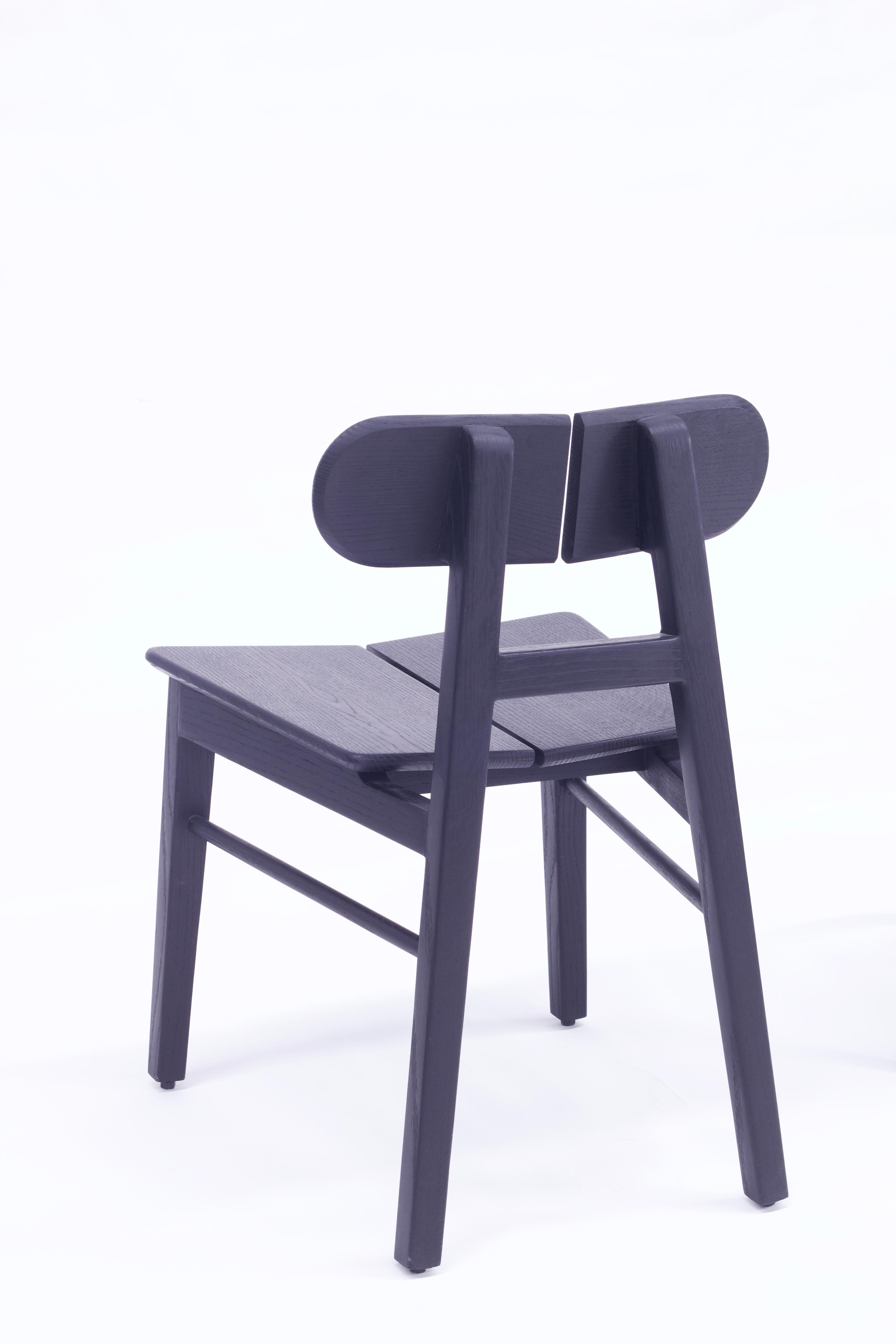 Handgefertigter Sessel aus massivem Eichenholz mit schwarzem Schmetterlingsstudien-/Ess-/Beistellstuhl mit Messing  (Indisch) im Angebot