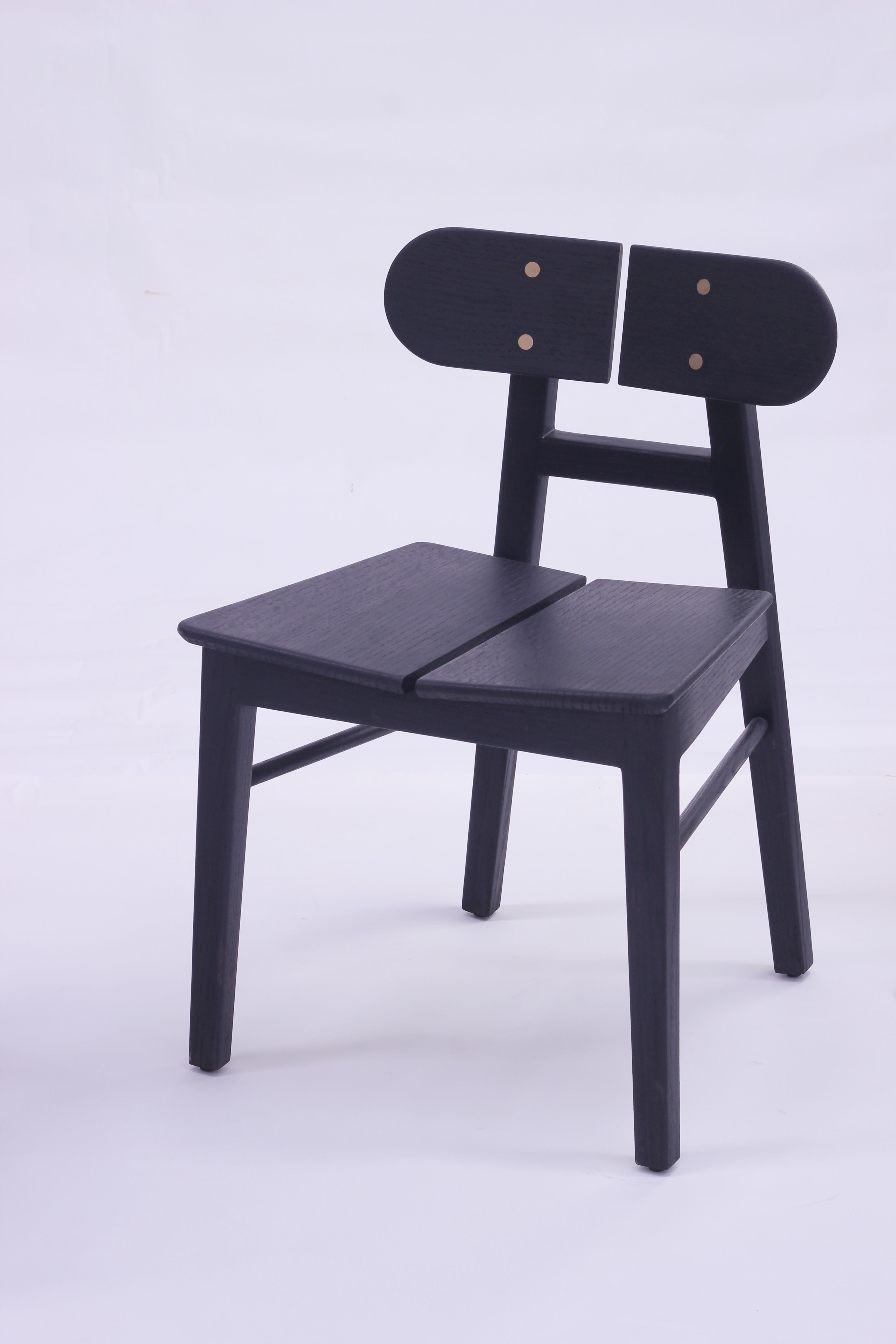 Handgefertigter Sessel aus massivem Eichenholz mit schwarzem Schmetterlingsstudien-/Ess-/Beistellstuhl mit Messing  (21. Jahrhundert und zeitgenössisch) im Angebot