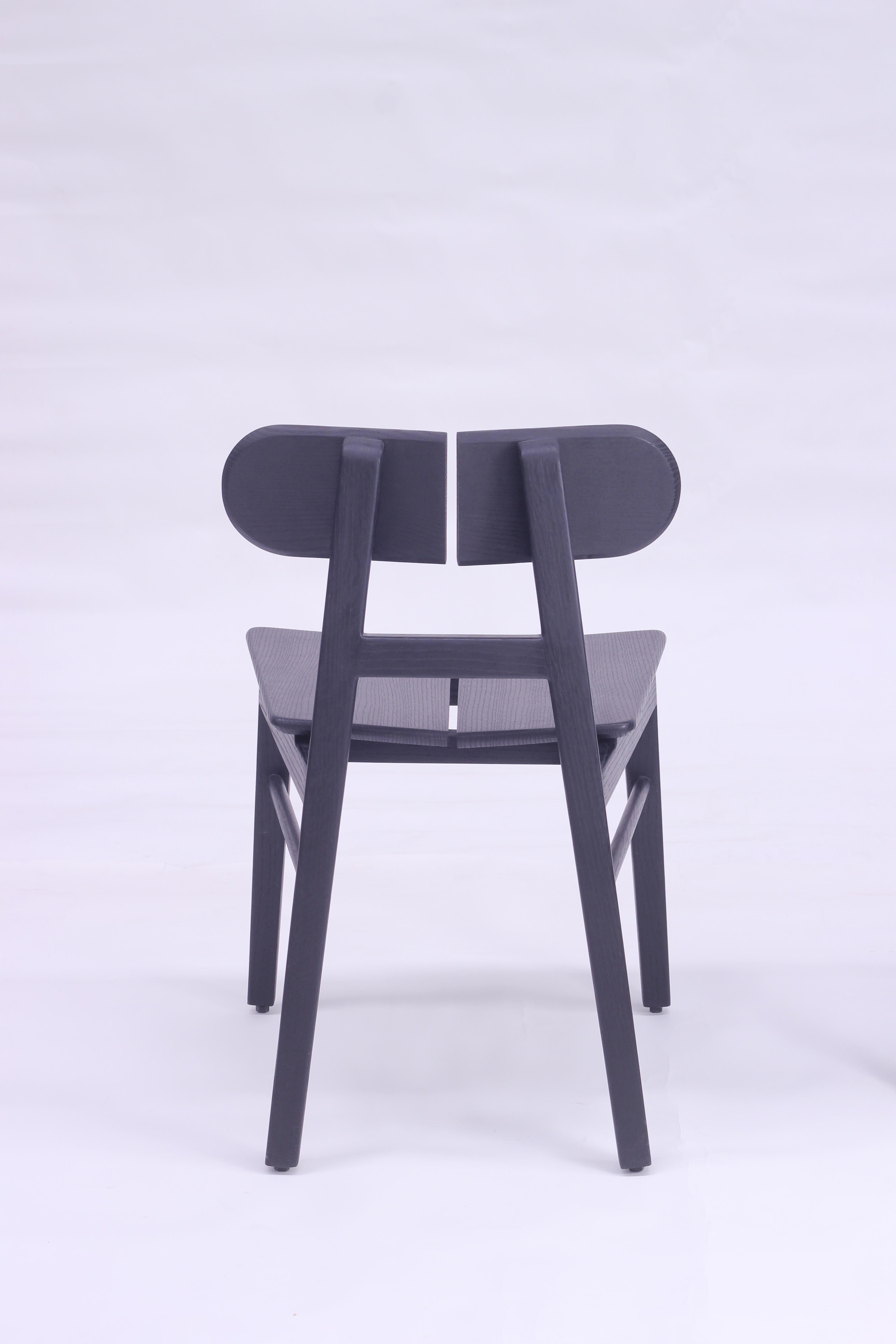 Handgefertigter Sessel aus massivem Eichenholz mit schwarzem Schmetterlingsstudien-/Ess-/Beistellstuhl mit Messing  im Angebot 1