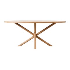 Mesa de comedor ovalada de roble macizo Bond by Lynnea Jean
