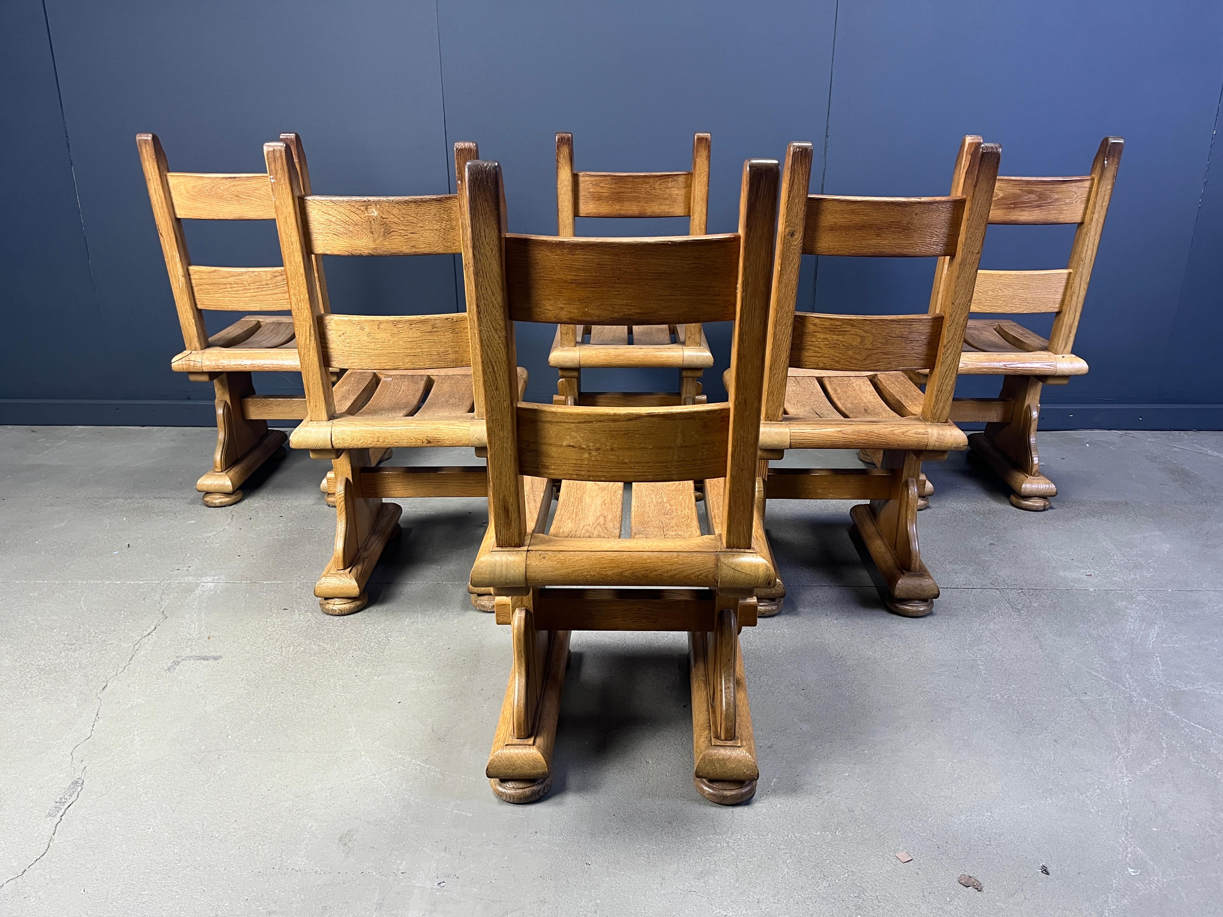 Esstischstühle aus massiver Eiche, brutalistisch, 1960er Jahre (Brutalismus) im Angebot