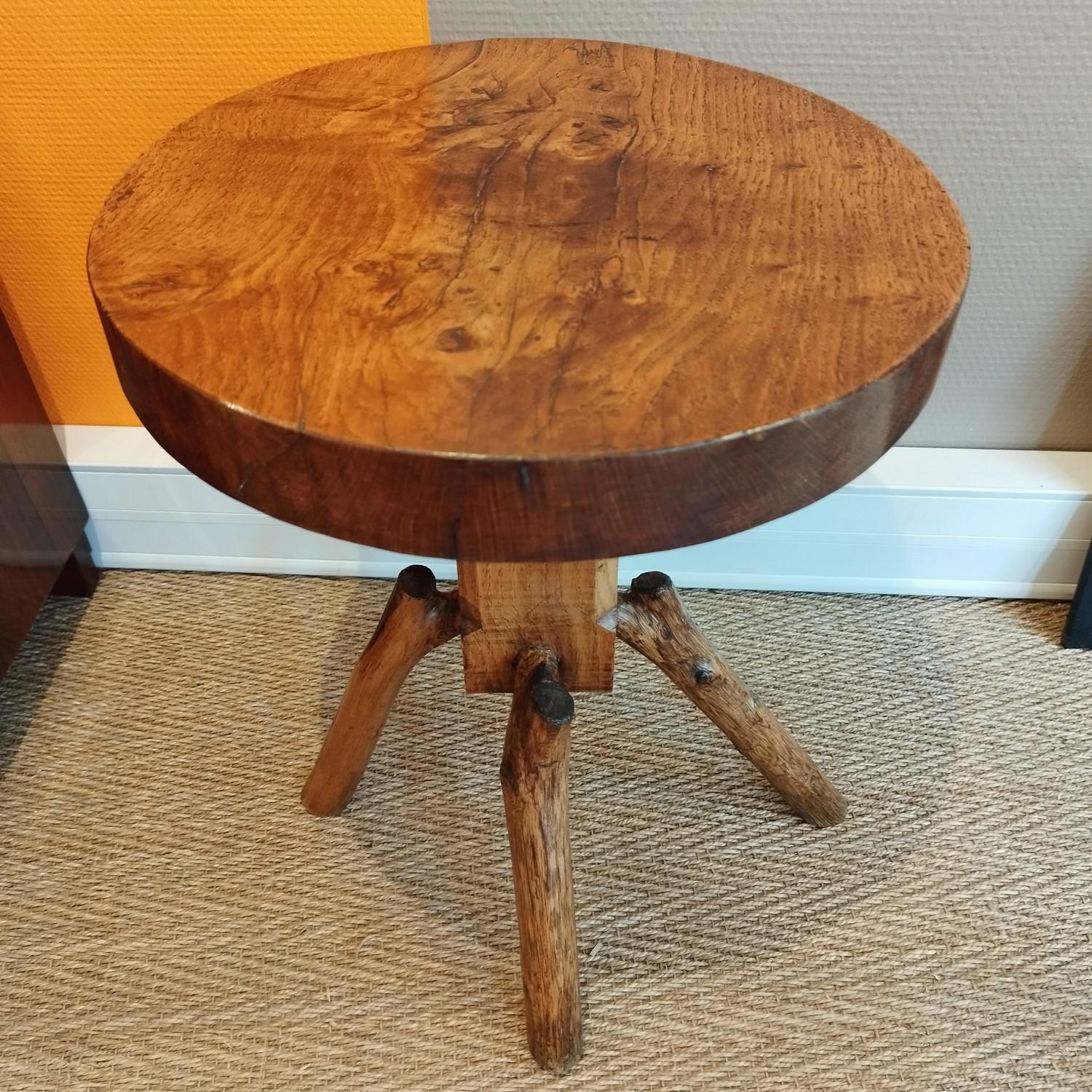 Small solid oak side table, that can also be used as a stool. Very thick 6cm top, legs made out of branches inserted into a rectangular block.
Do not hesitate to ask me for a shipping quote.