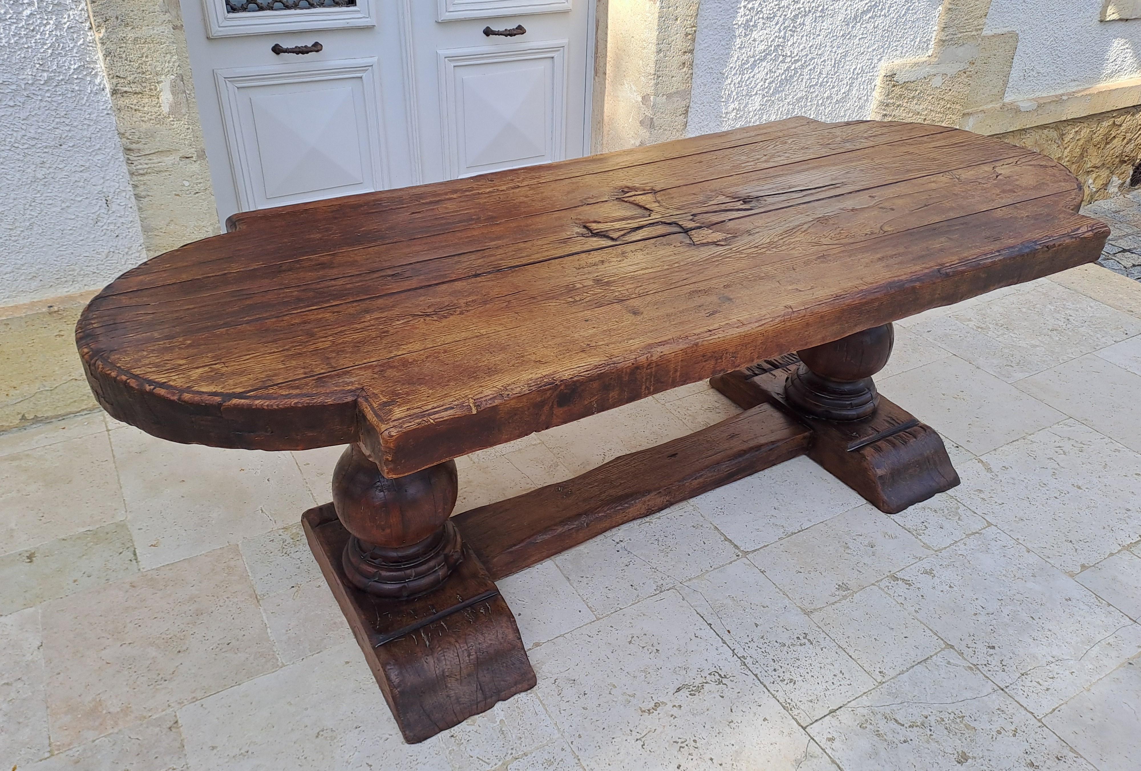 Solid Oak Castle/monastery Table - Engraved With The Occitan Cross In Fair Condition For Sale In BARSAC, FR