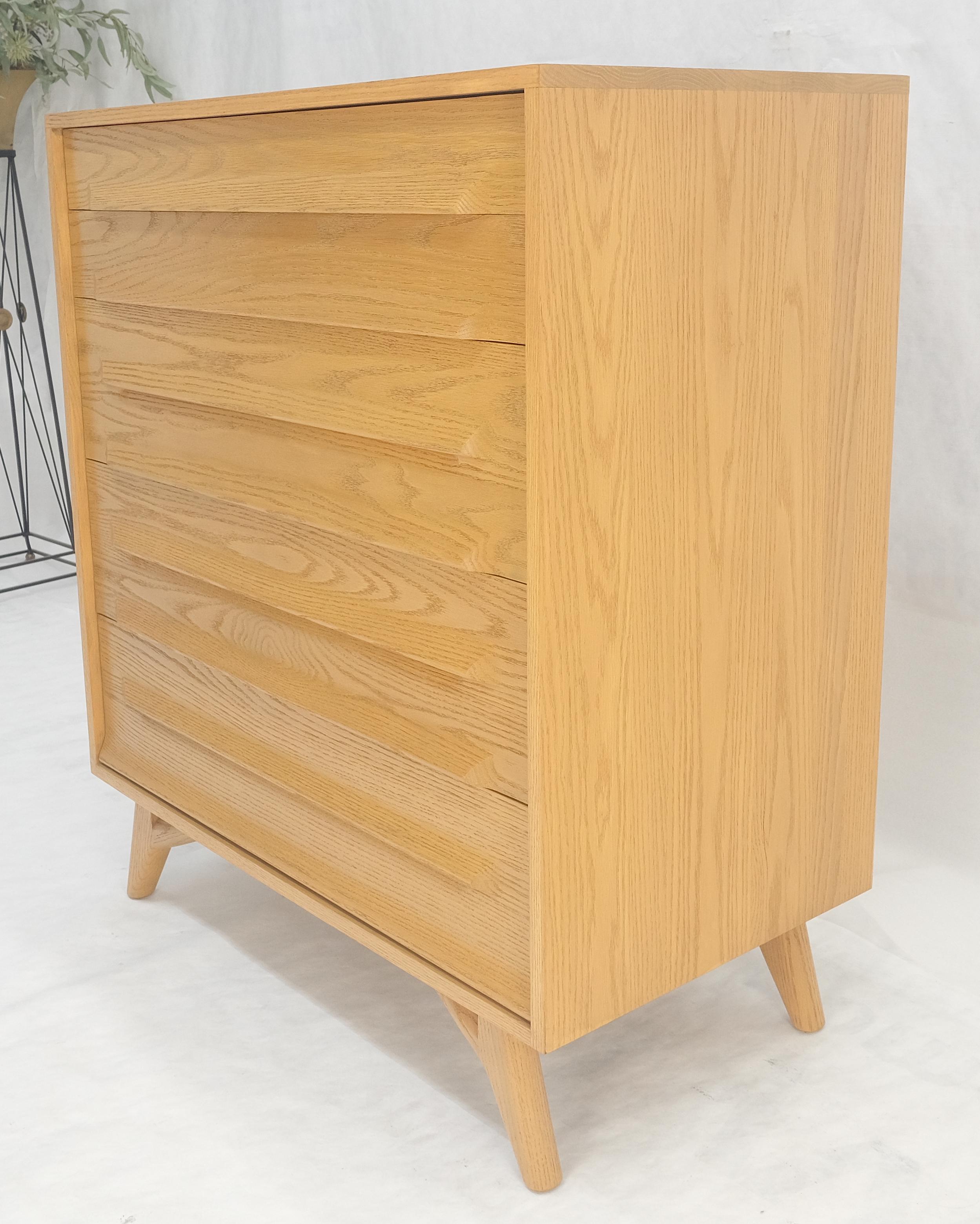 Chêne massif Cerused High Boy Commode 5 tiroirs Dresser Sculptural Legs MINT ! en vente 11