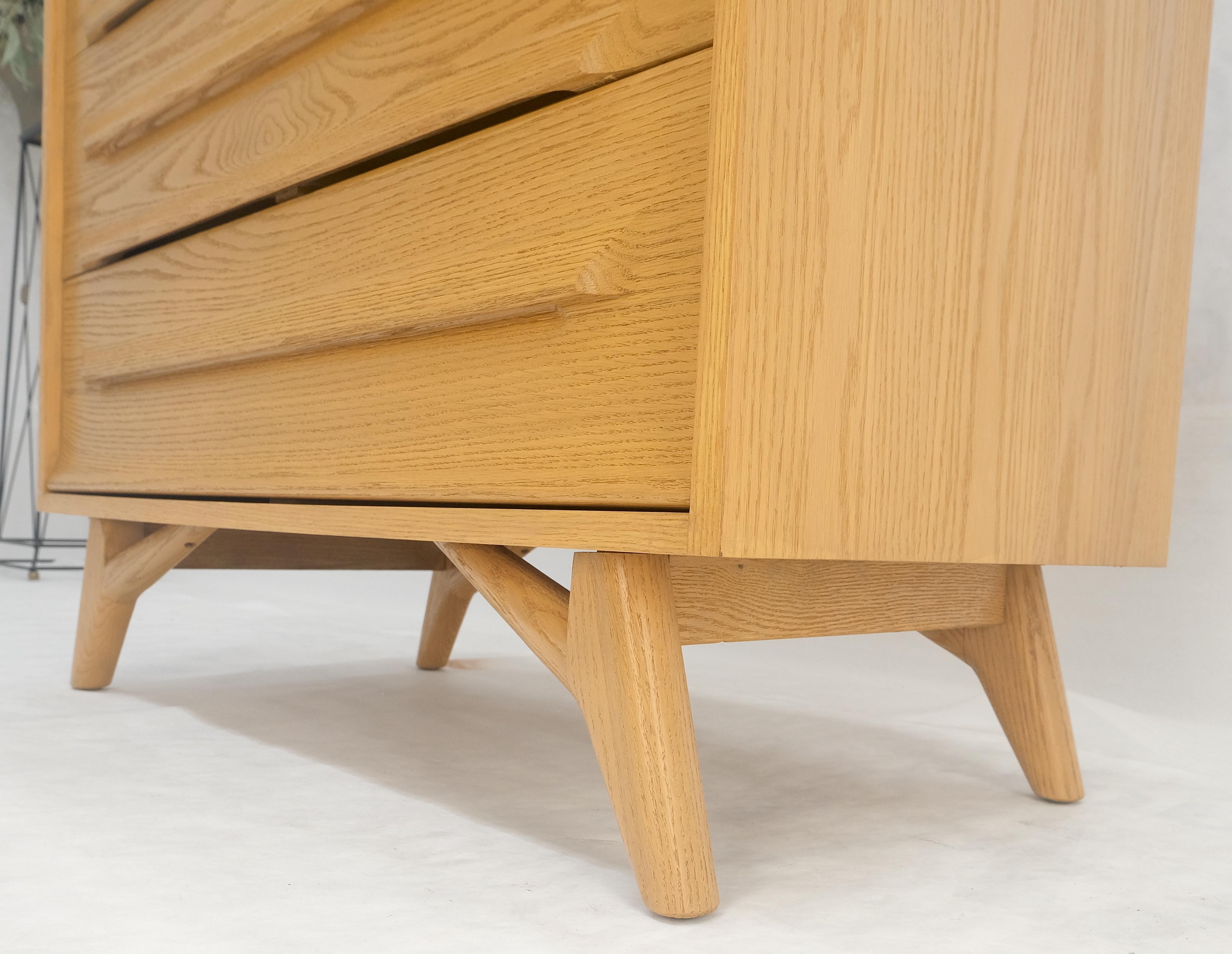 Laqué Chêne massif Cerused High Boy Commode 5 tiroirs Dresser Sculptural Legs MINT ! en vente