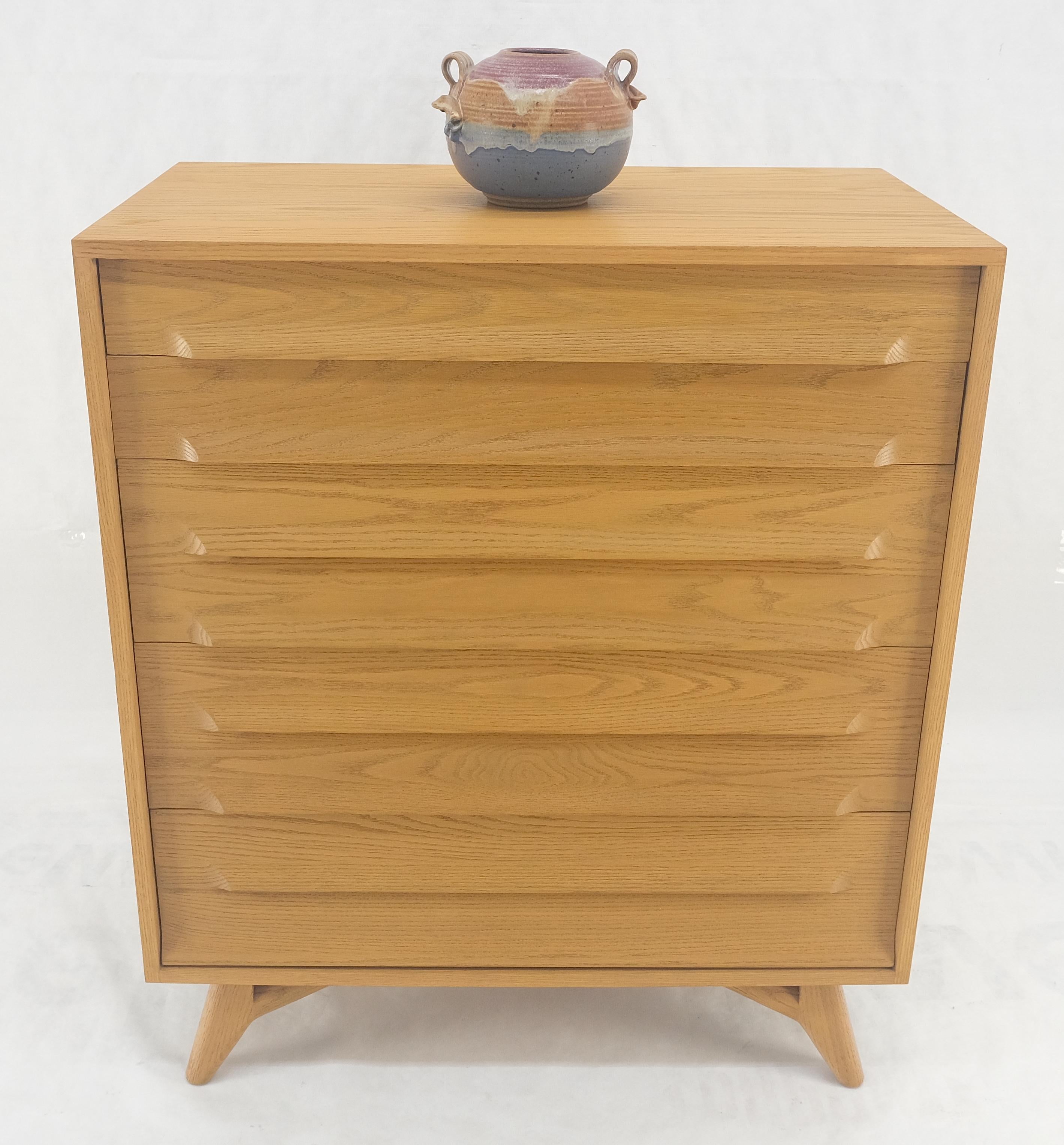 Chêne massif Cerused High Boy Commode 5 tiroirs Dresser Sculptural Legs MINT ! en vente 3