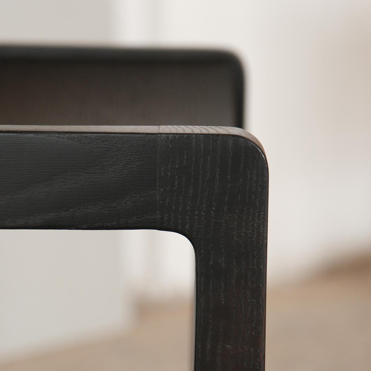 Massiv Eiche Stuhl 2 - BENT (Moderne) im Angebot