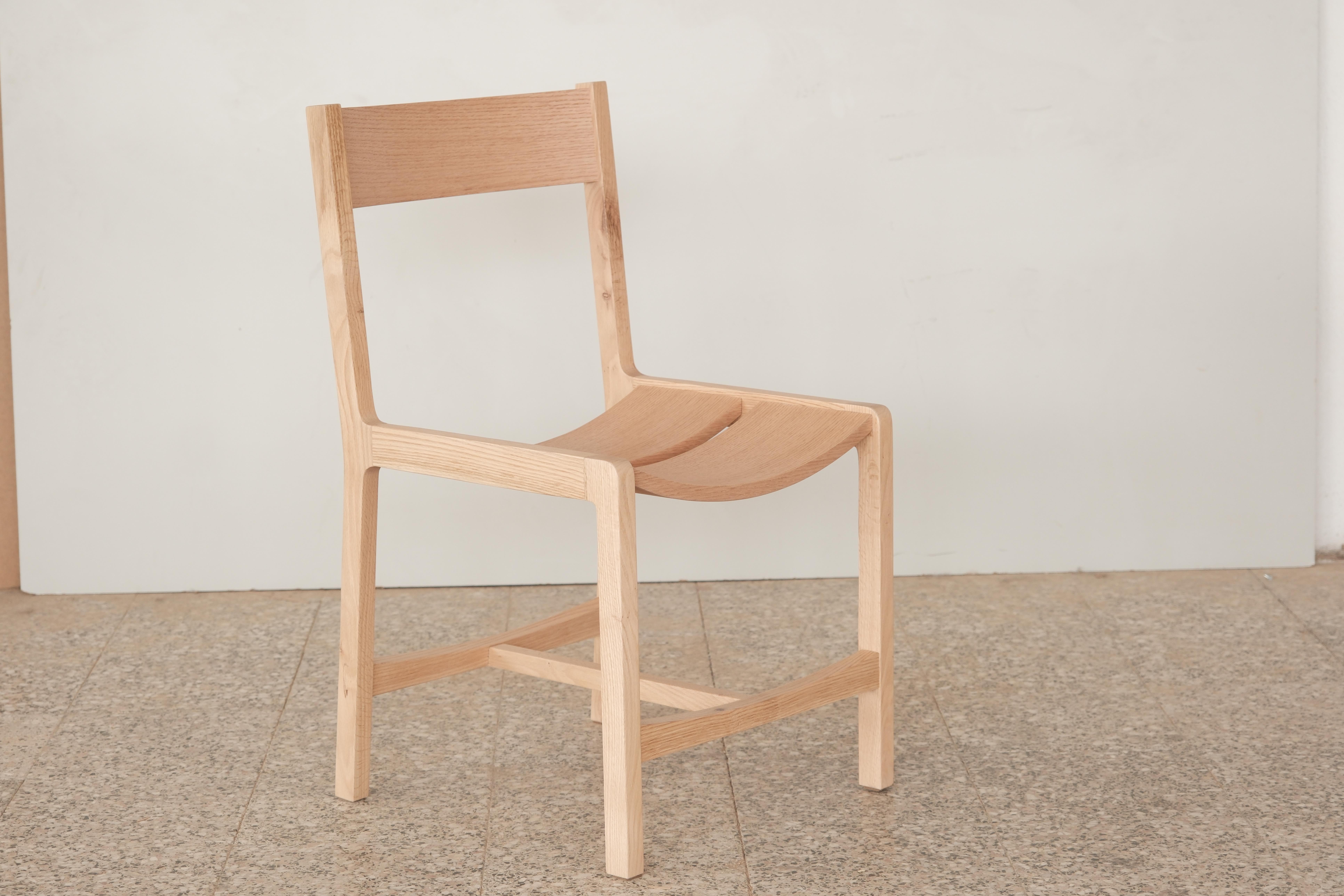 Massiv Eiche Stuhl 2 - BENT (Handgefertigt) im Angebot