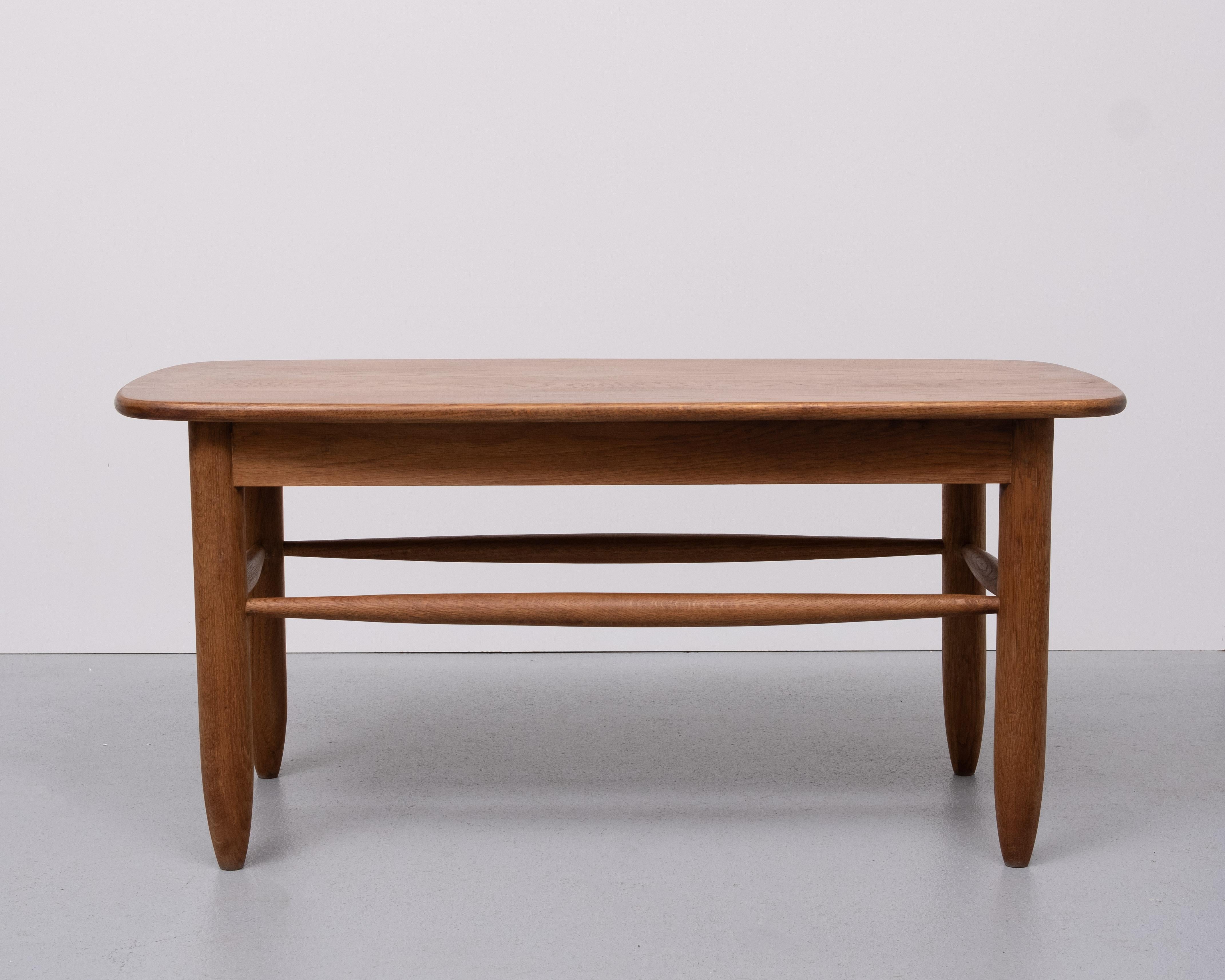 Very nice solid Oak coffee table, looks like the tables of Charlotte Periand