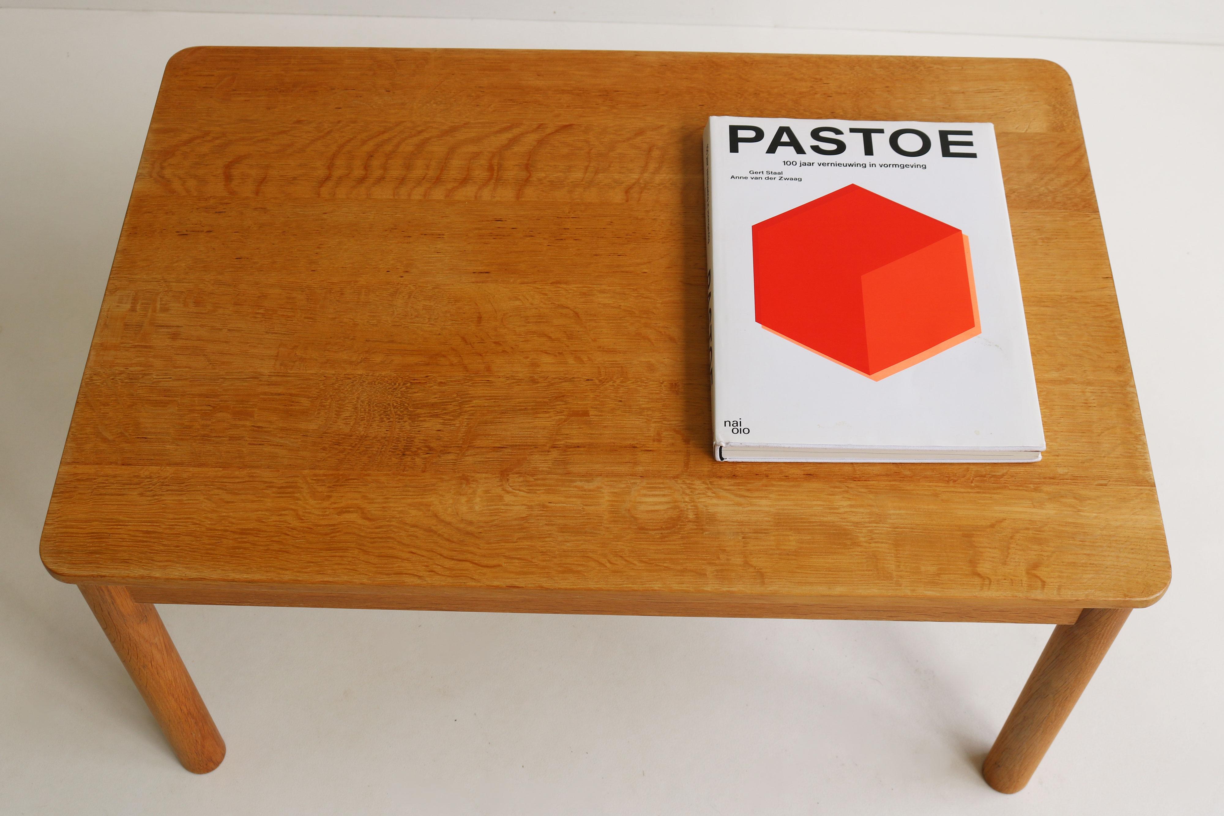 Fait main Table basse en chêne massif Modèle : 5350 by Borge Mogensen 1950 Table d'appoint en syle Shakers en vente
