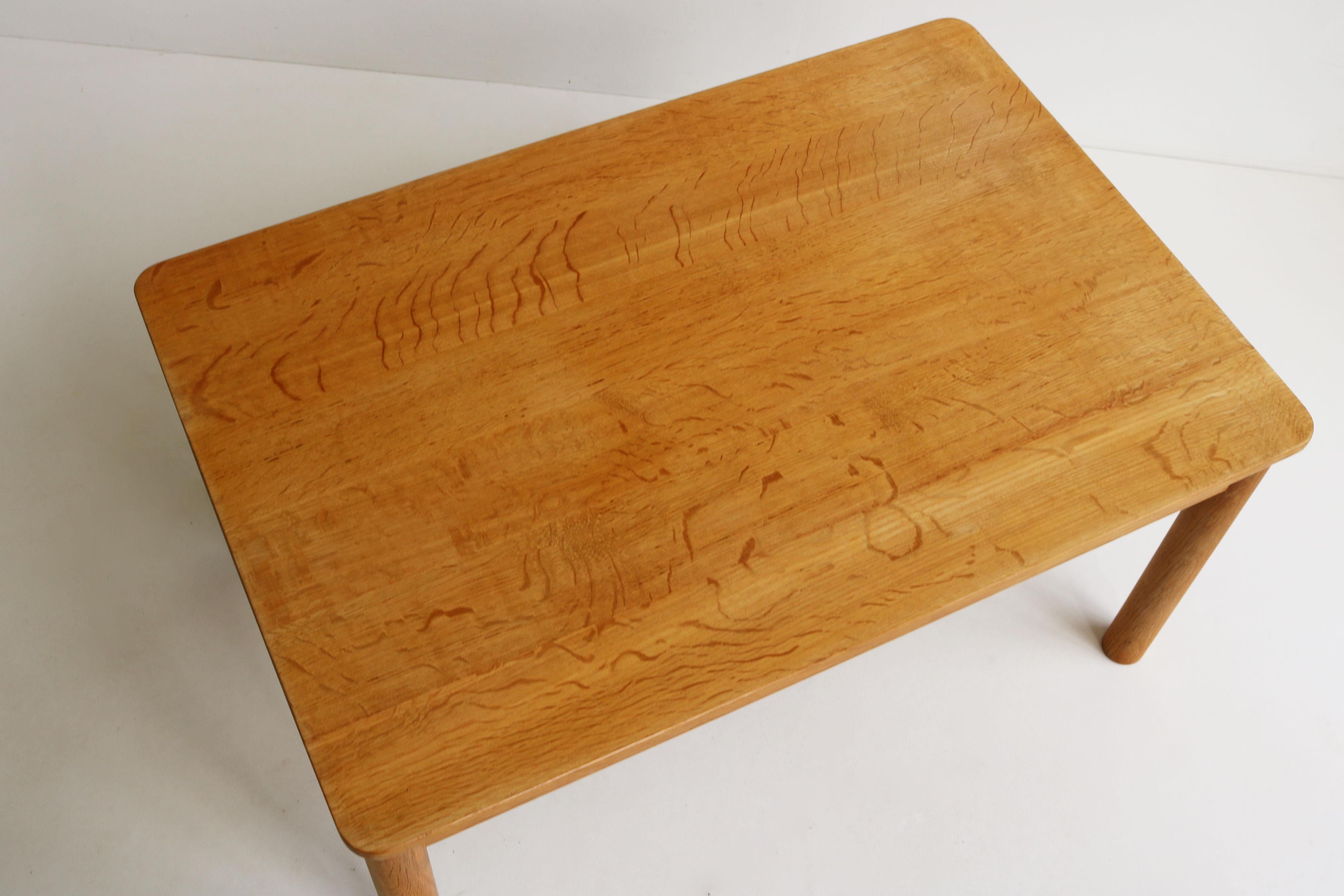 Milieu du XXe siècle Table basse en chêne massif Modèle : 5350 by Borge Mogensen 1950 Table d'appoint en syle Shakers en vente