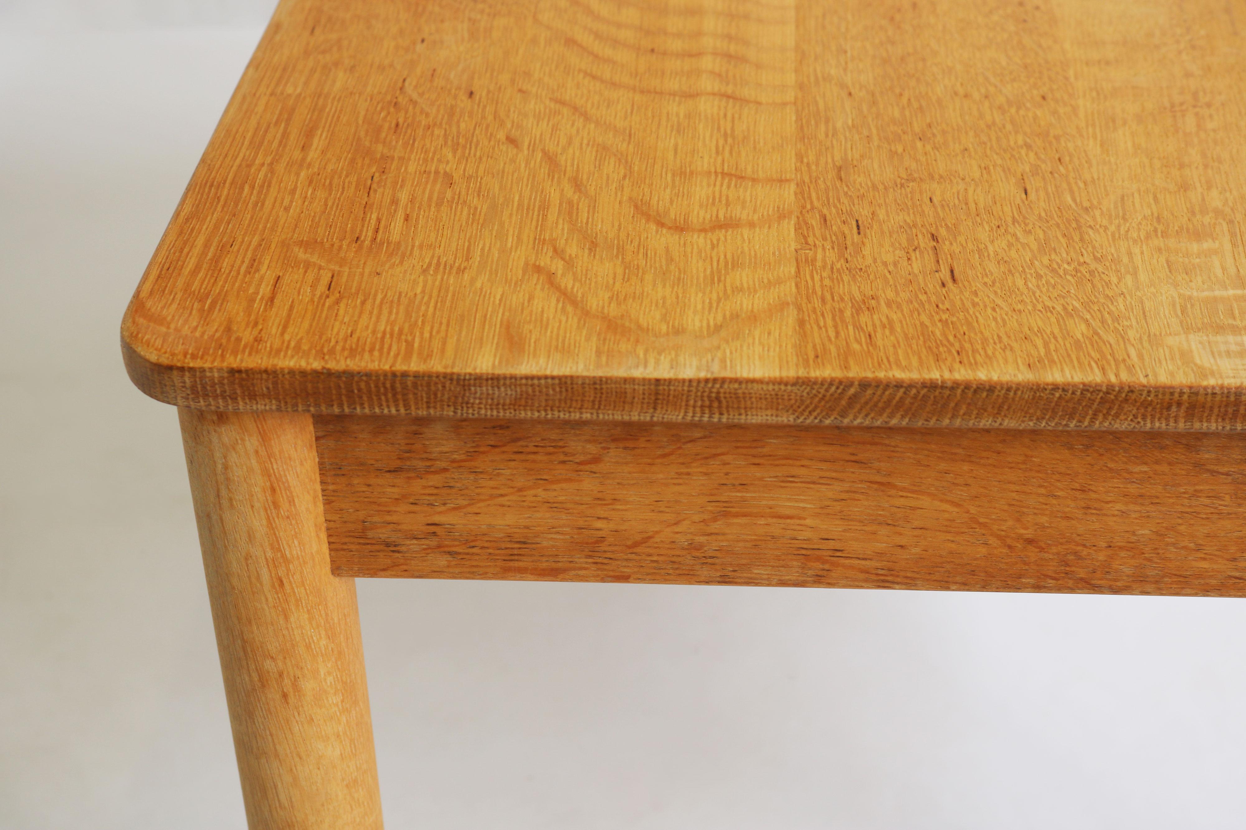 Oak Solid oak coffee table Model: 5350 by Borge Mogensen 1950 Shaker syle side table For Sale