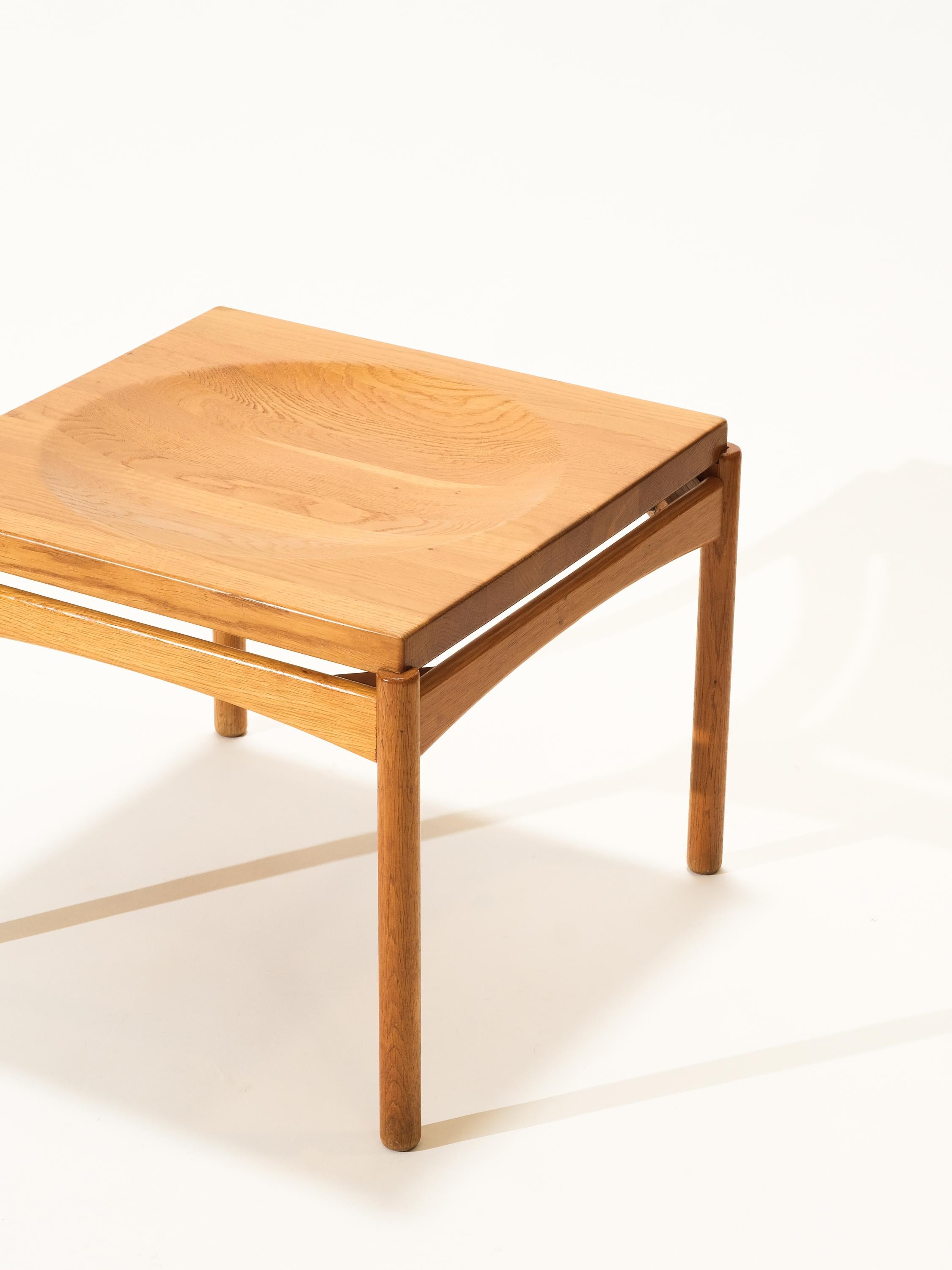 Scandinavian Modern Solid Oak Coffee/Tray Table by Gunnar Myrstrand for Källemo, Sweden, 1960s For Sale