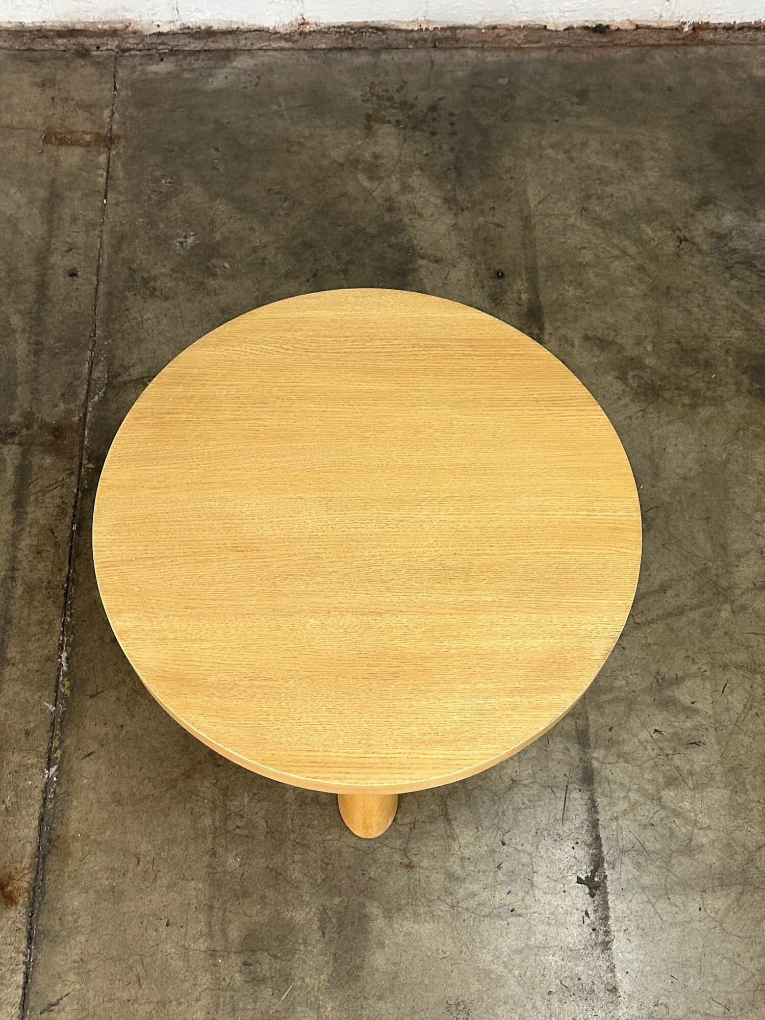 Solid oak contemporary coffee table In Good Condition In Los Angeles, CA
