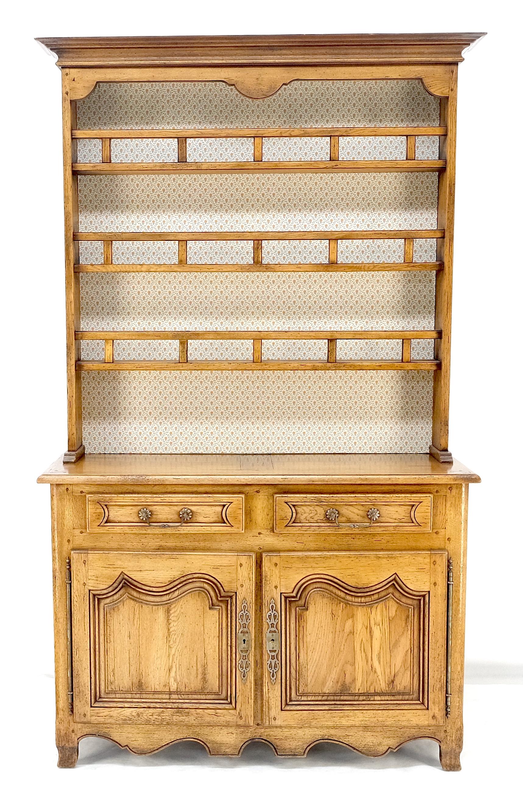 Quercia massiccia francese con incastri a pioli e 2 code di rondine Cassettiera MINT in vendita 11