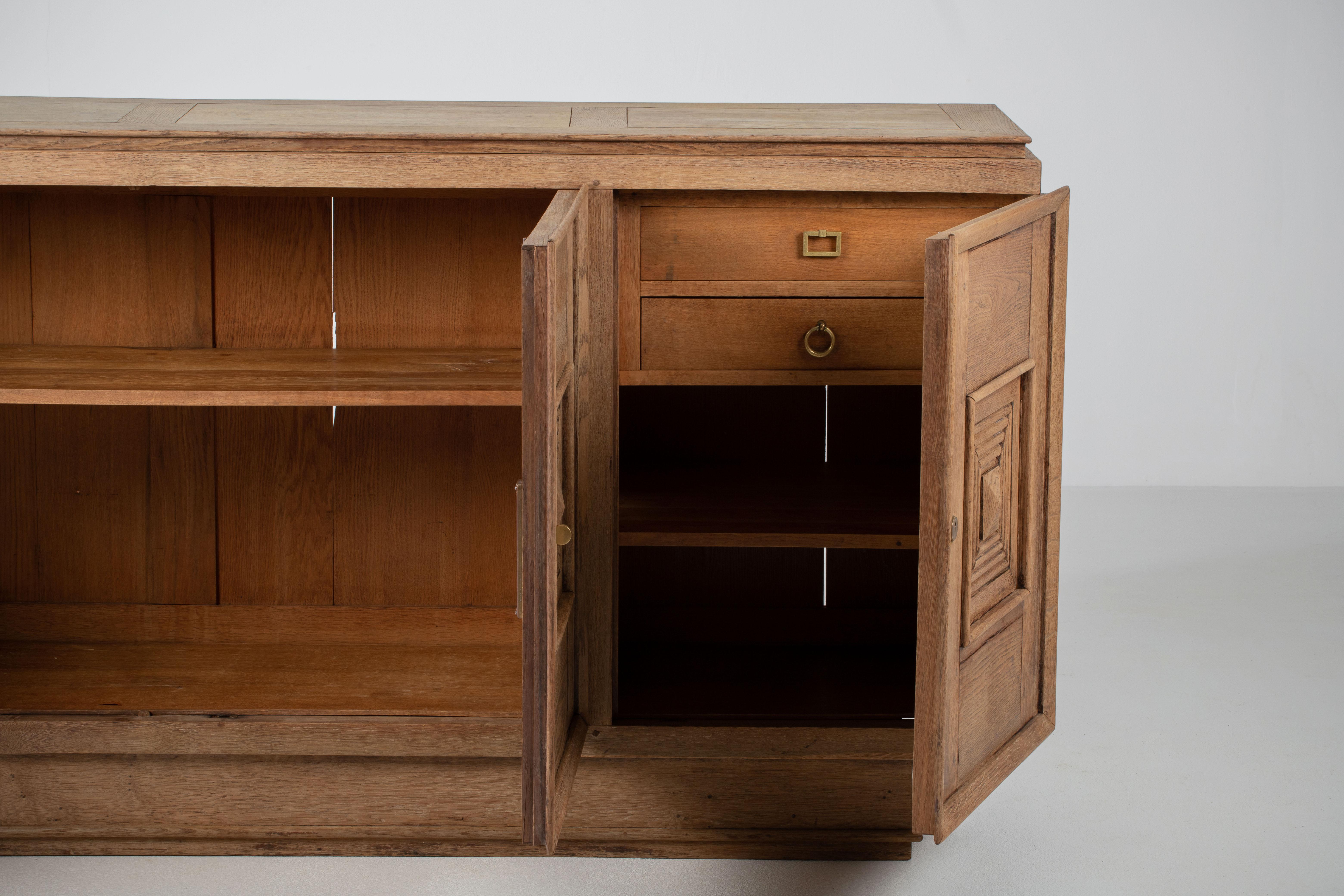 Solid Oak Credenza in Style of Maxime Old, France, 1940s In Good Condition For Sale In Wiesbaden, DE