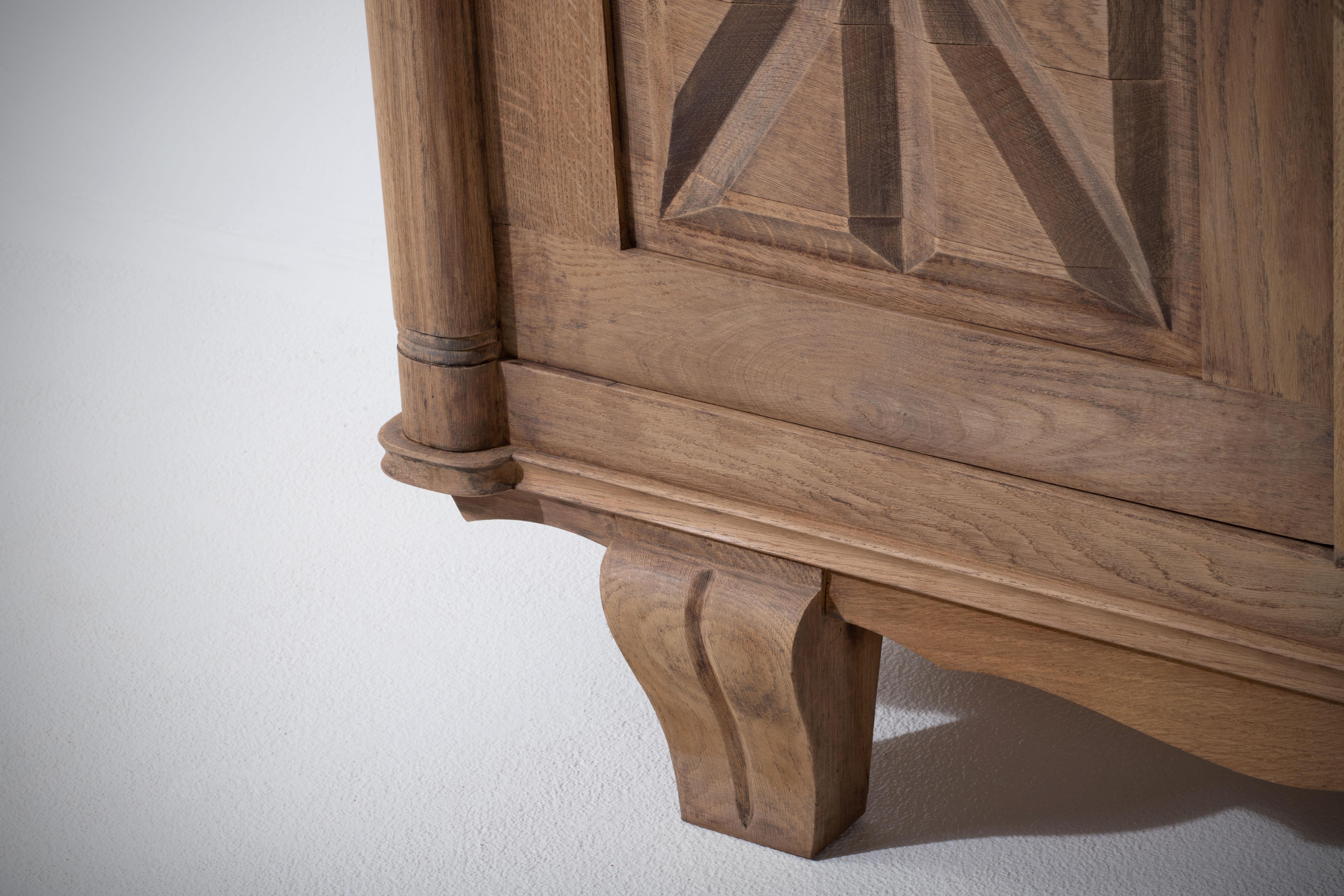 Solid Oak Credenza with Graphic Details, France, 1940s For Sale 4