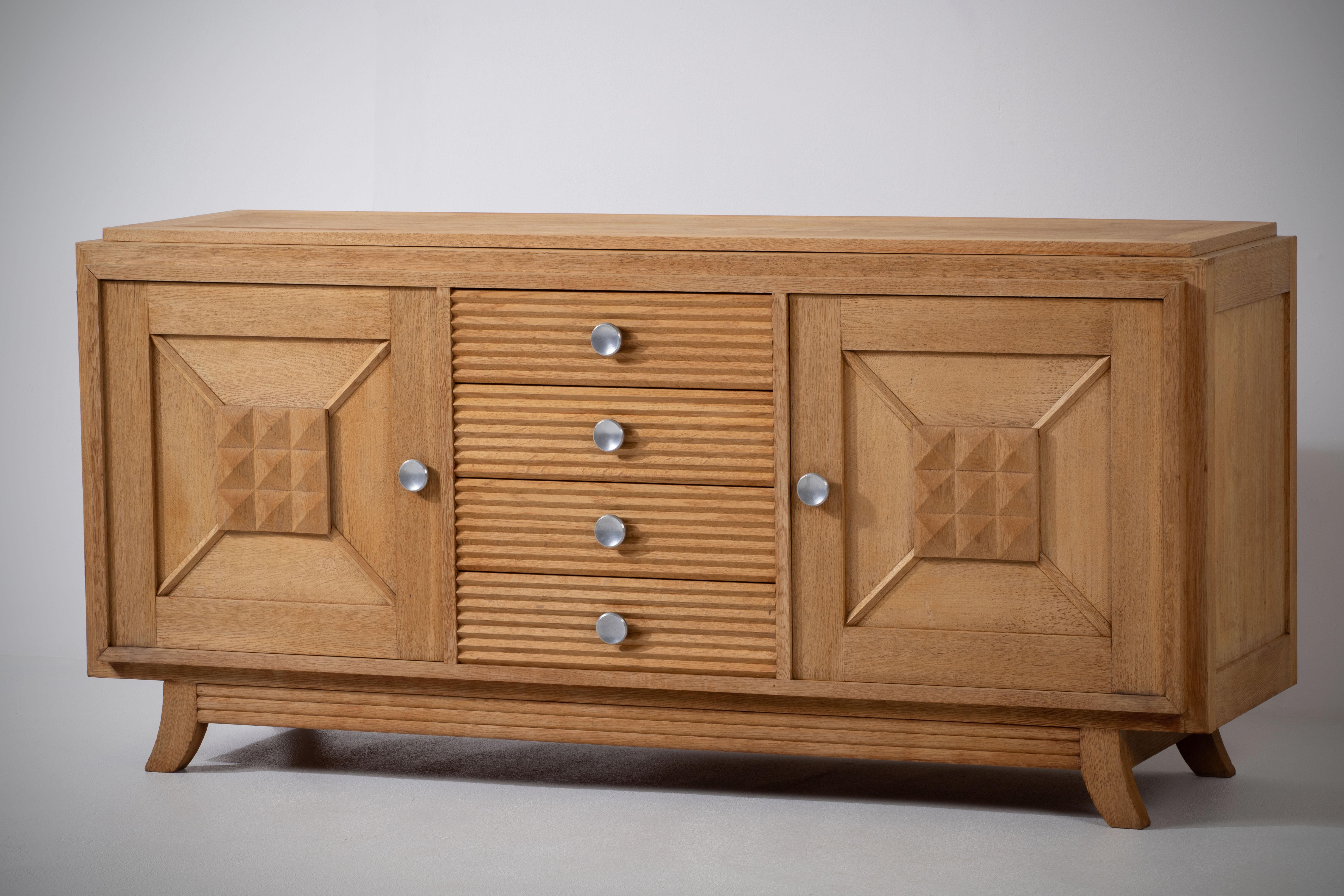 Solid Oak Credenza with Graphic Details, France, 1940s For Sale 4