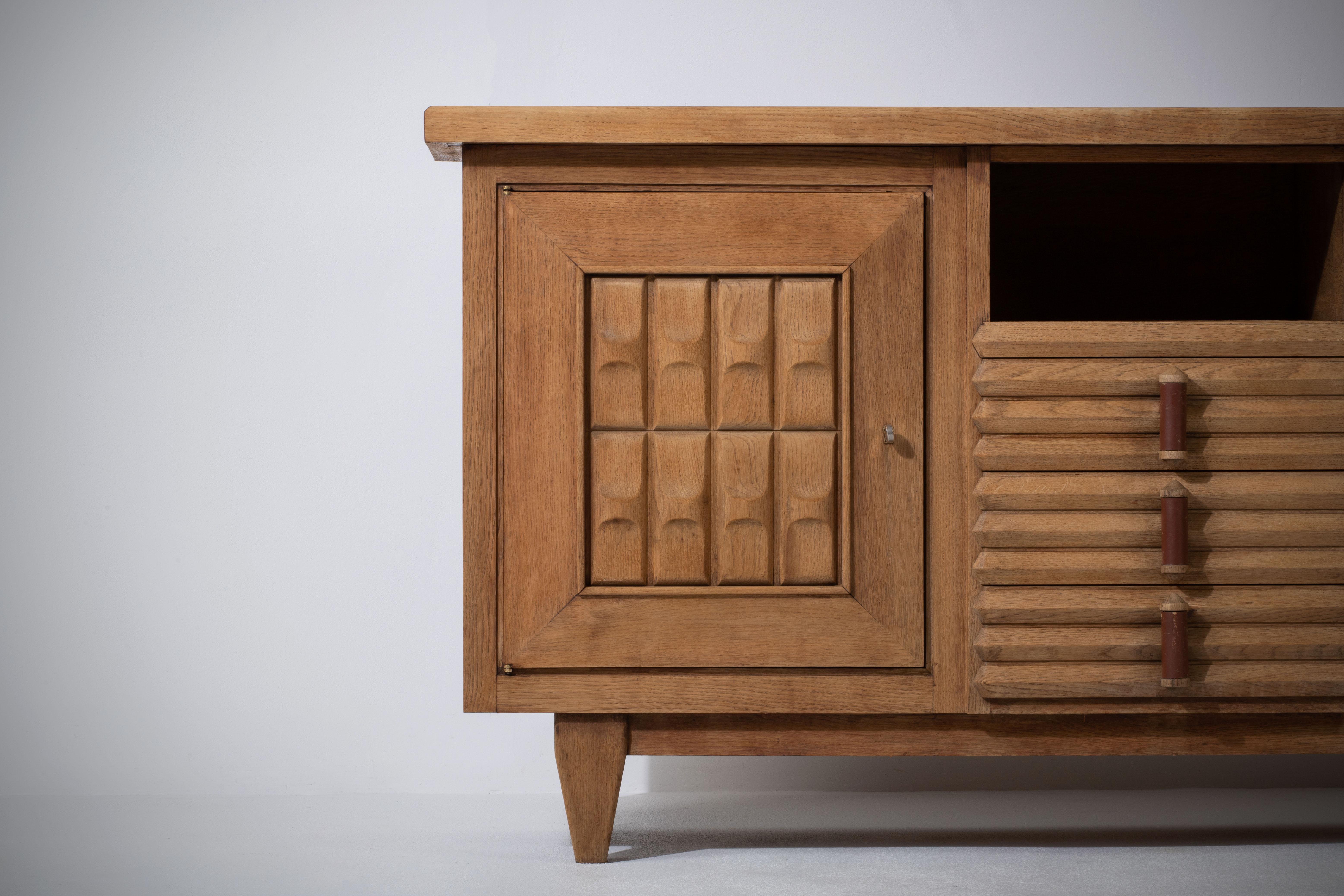 Solid Oak Credenza with Graphic Details, France, 1940s For Sale 9