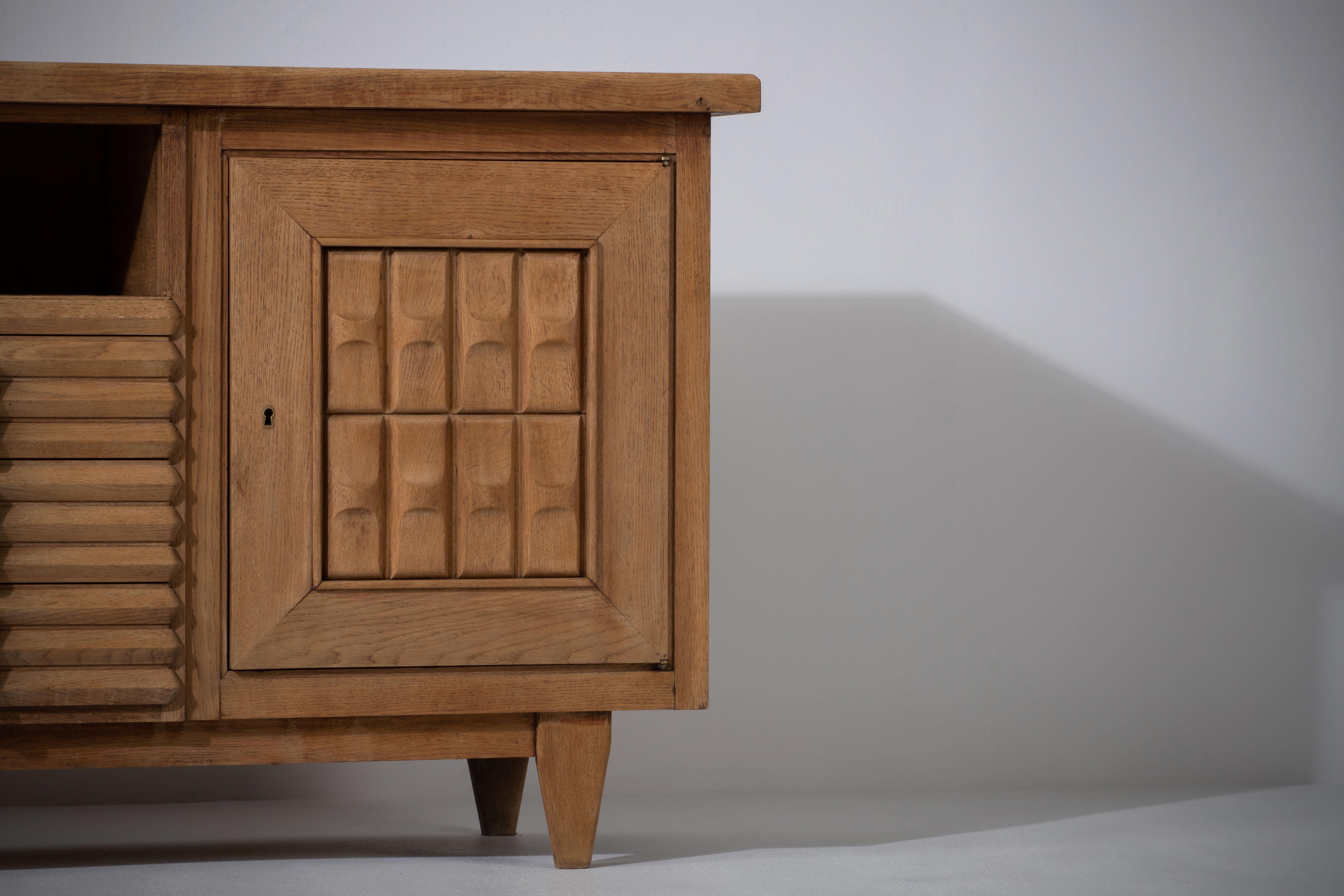 Solid Oak Credenza with Graphic Details, France, 1940s For Sale 10