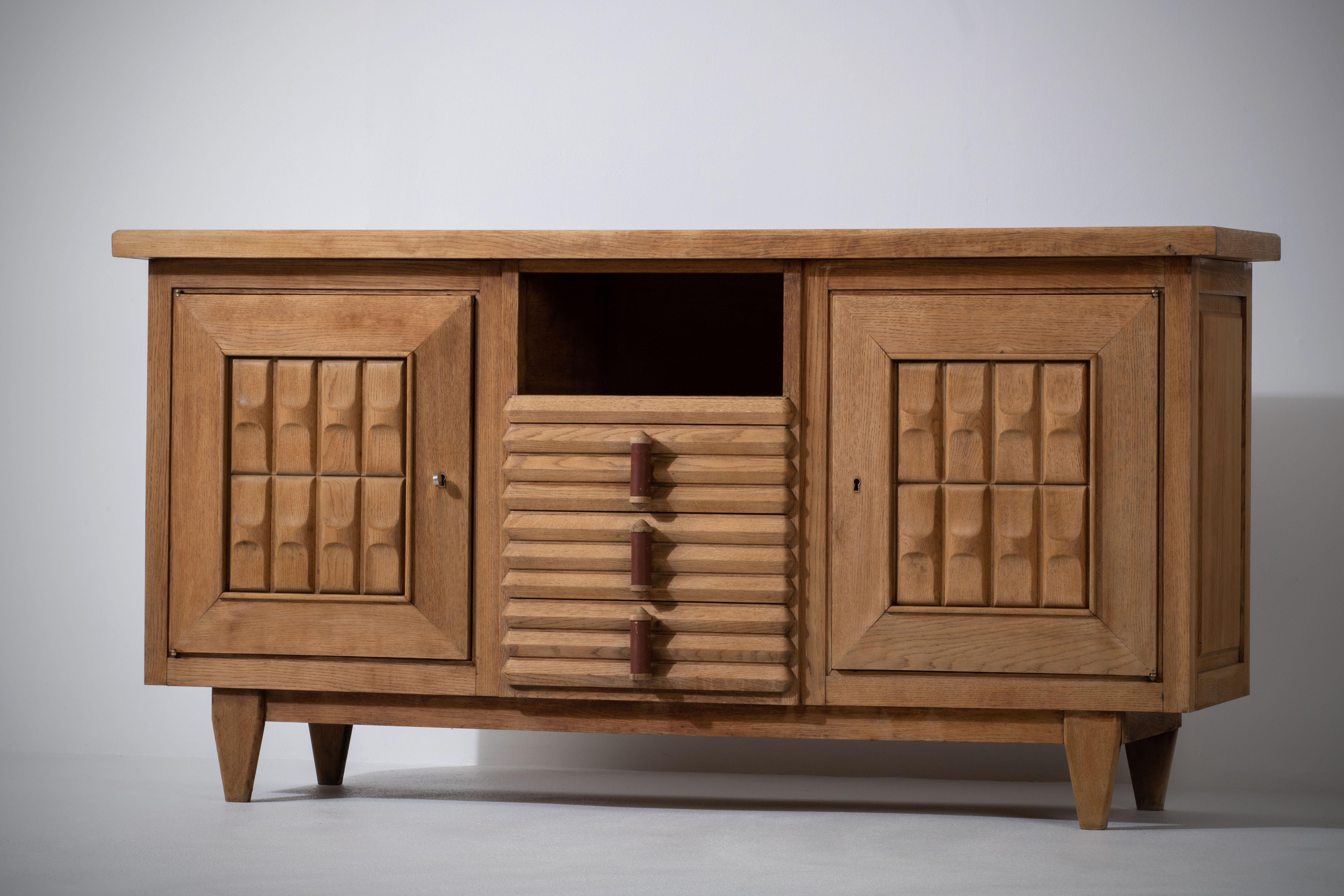 Solid Oak Credenza with Graphic Details, France, 1940s For Sale 11