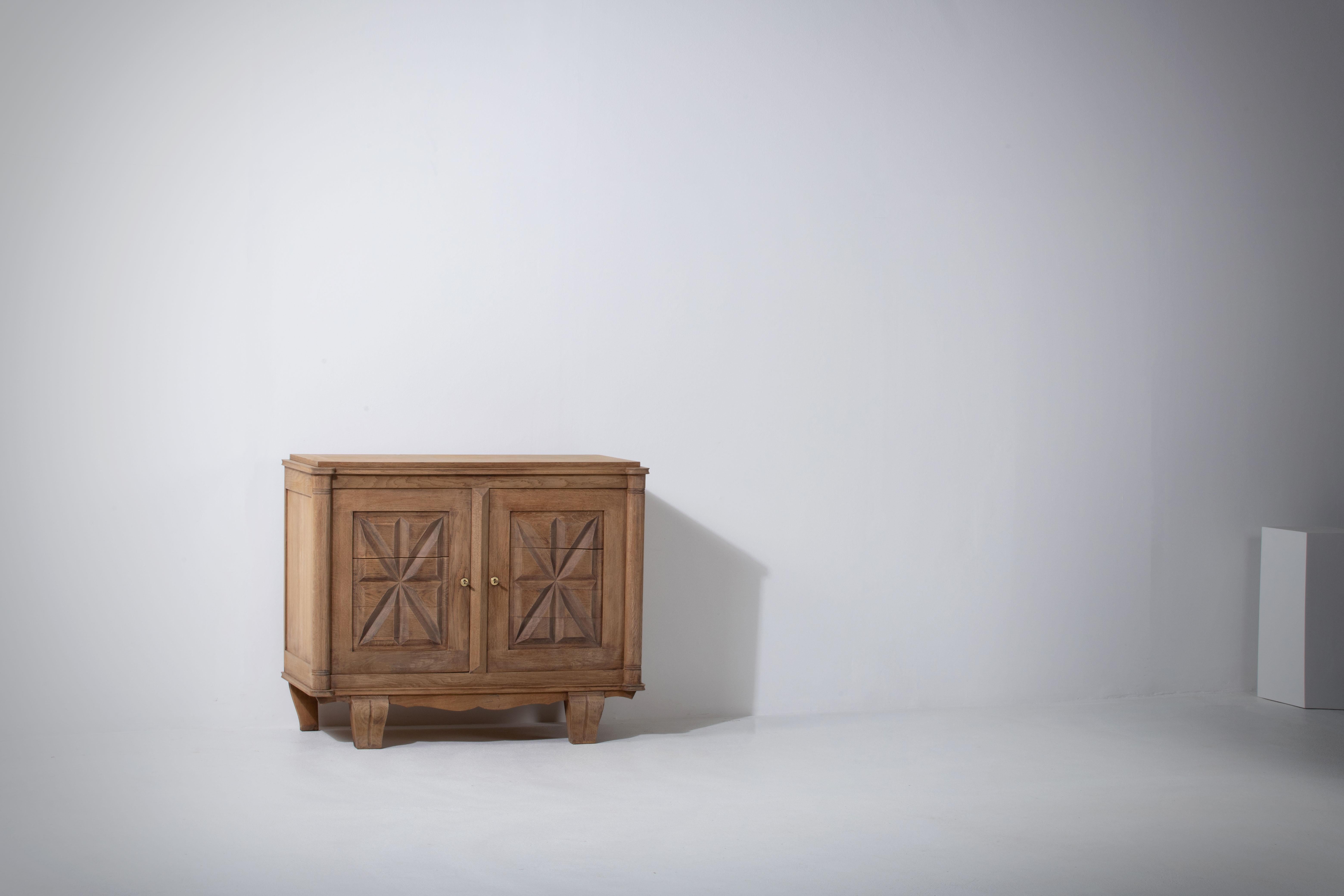 Mid-20th Century Solid Oak Credenza with Graphic Details, France, 1940s For Sale