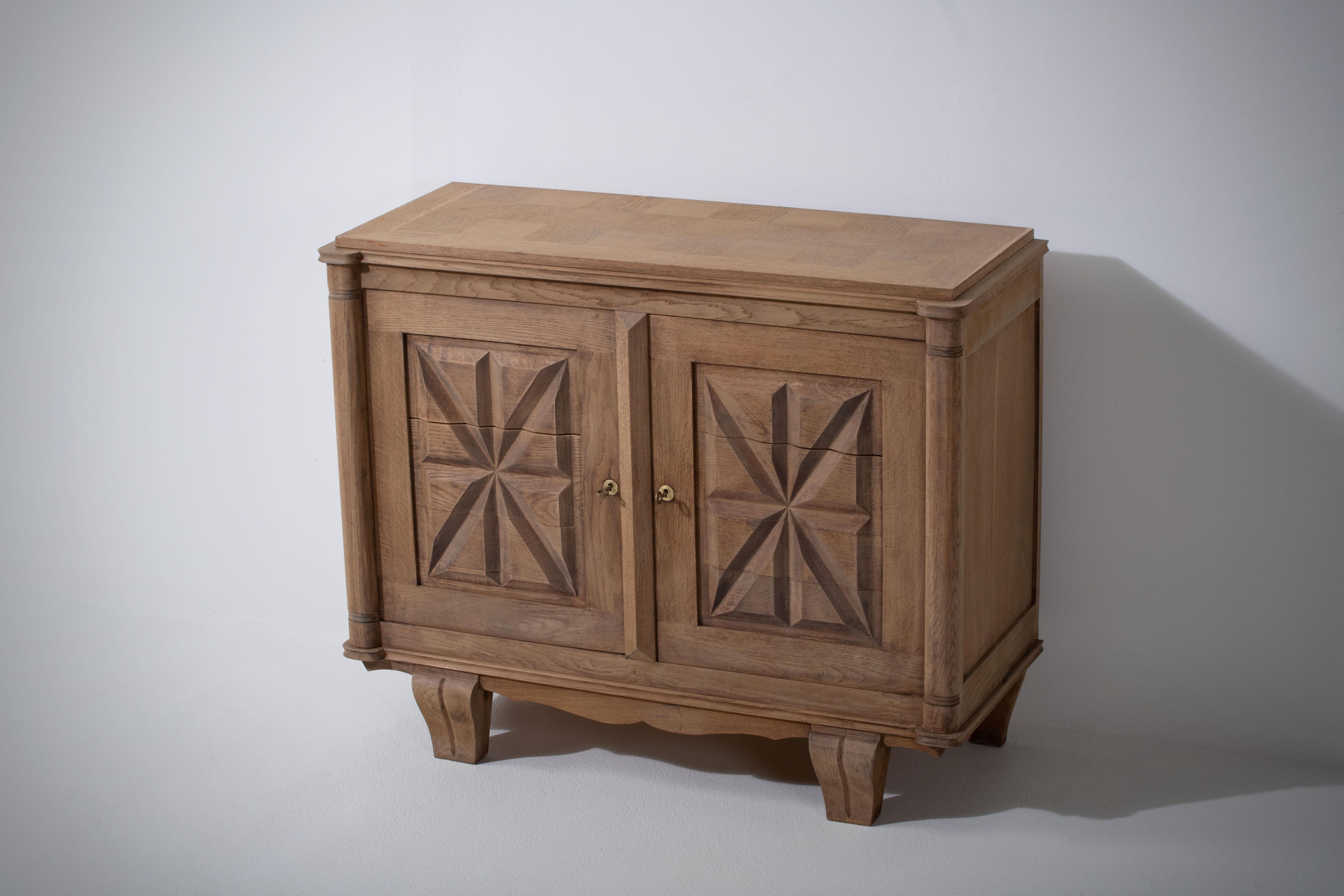 Solid Oak Credenza with Graphic Details, France, 1940s For Sale 1