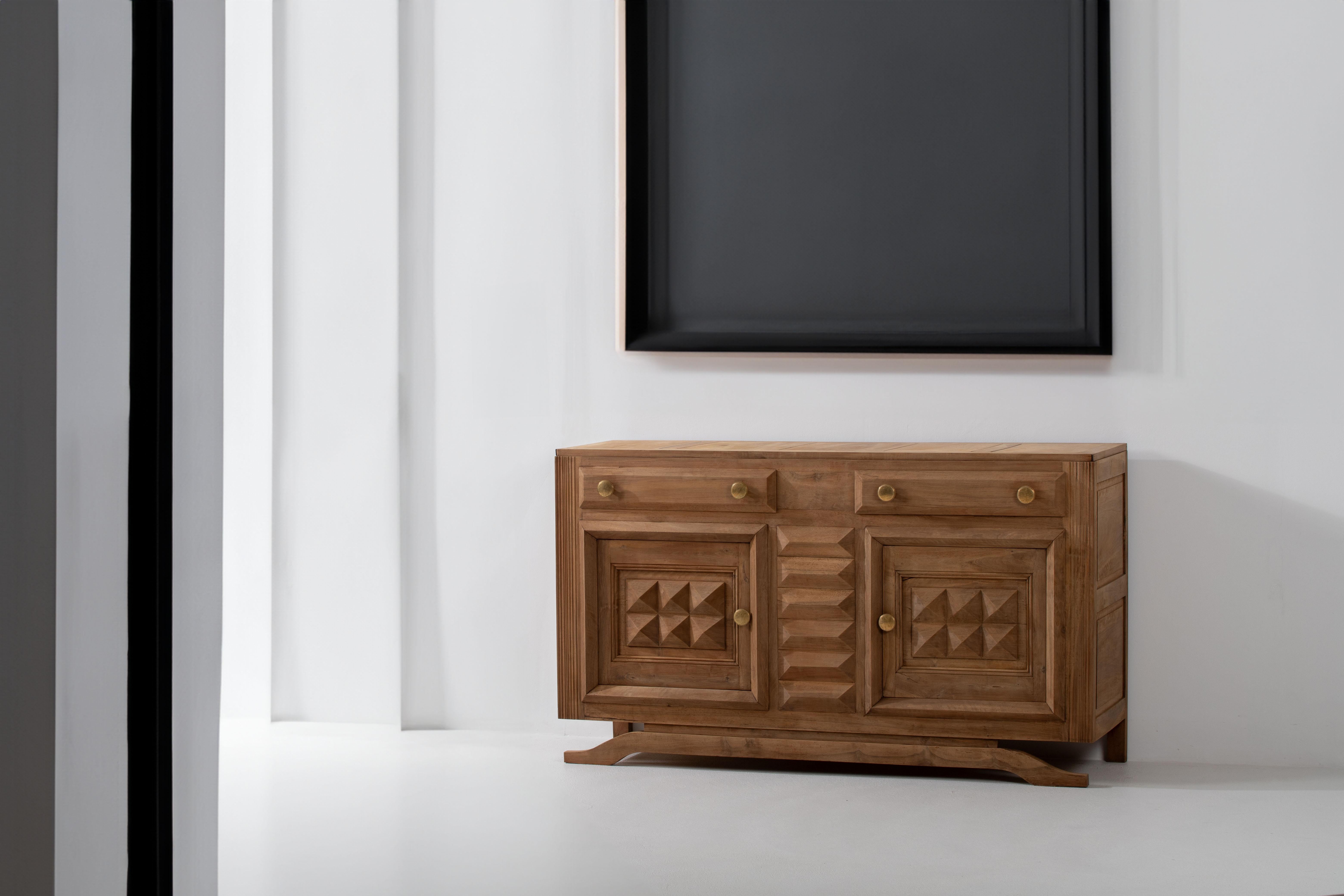 Solid Oak Credenza with Graphic Details, France, 1940s For Sale 1
