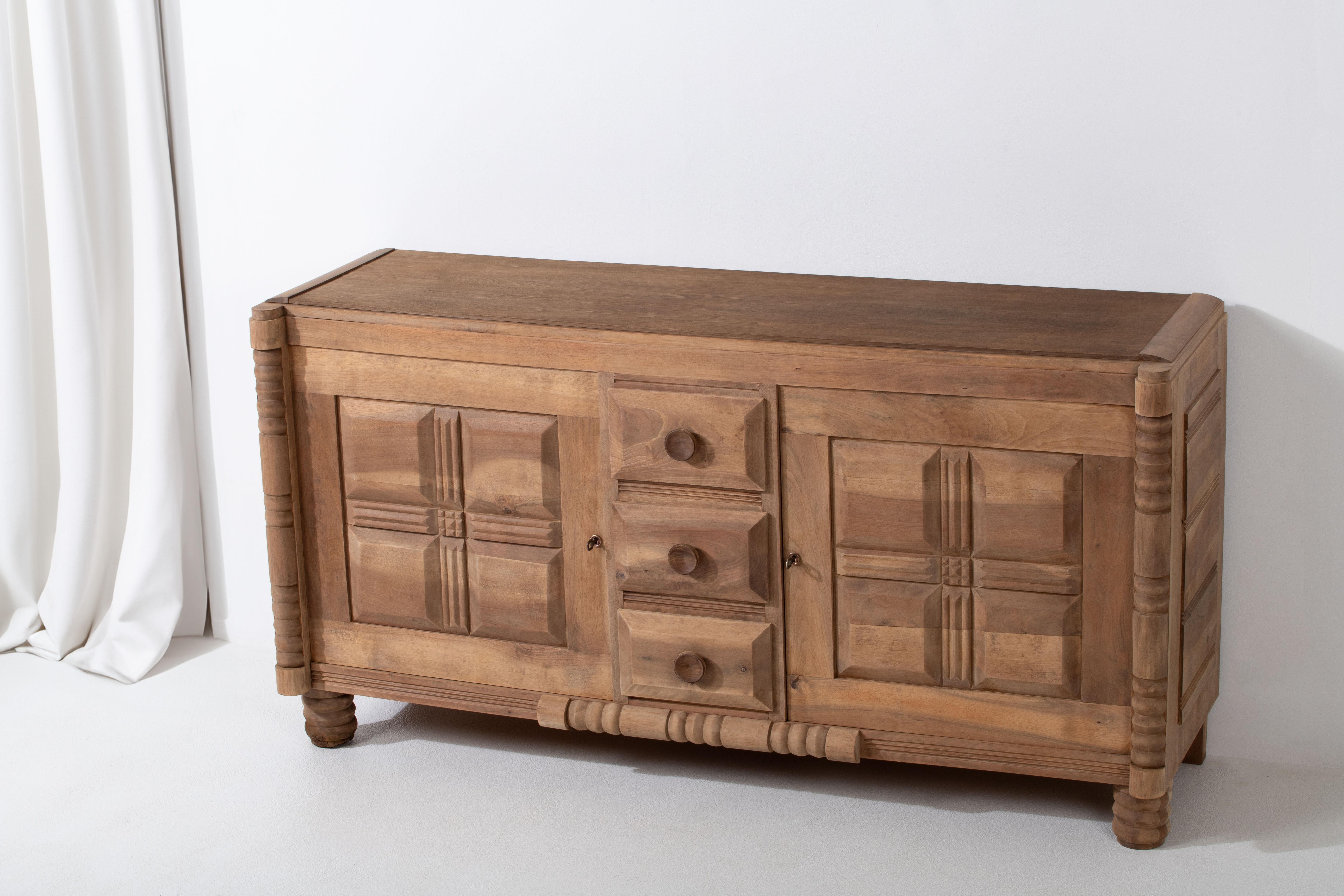 Solid Oak Credenza with Graphic Details, France, 1940s For Sale 1