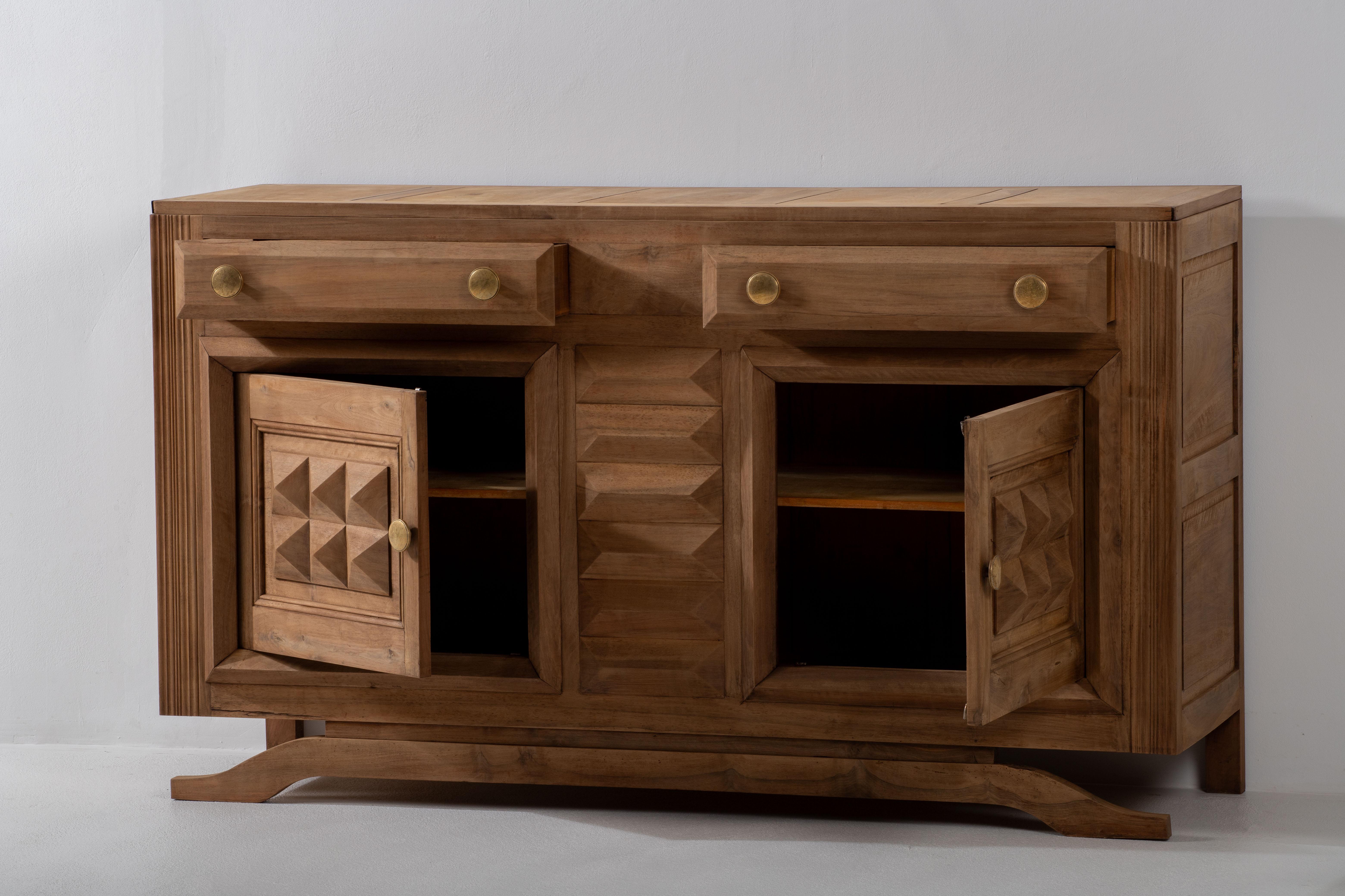Solid Oak Credenza with Graphic Details, France, 1940s For Sale 2