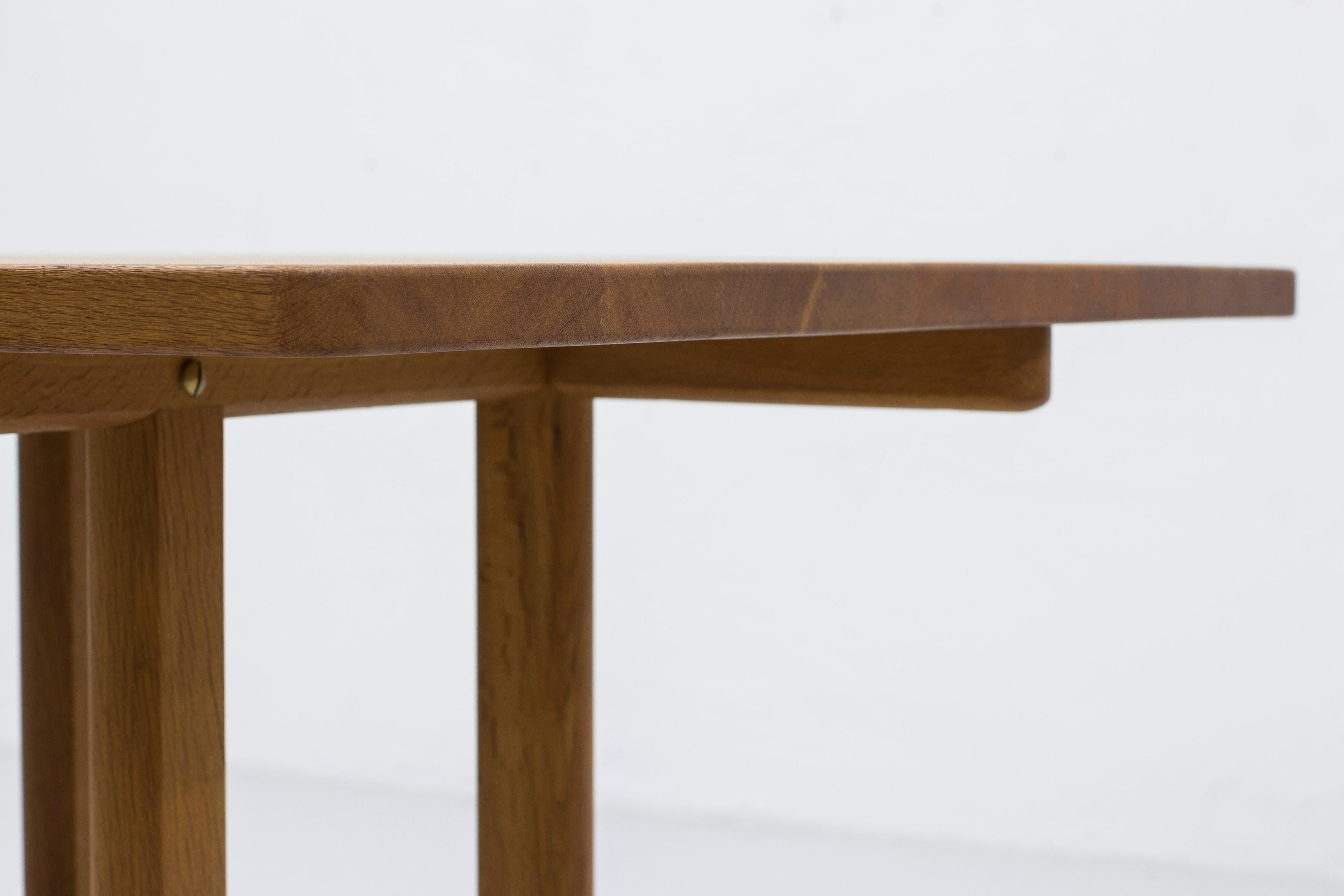 Solid oak dining table model 6288 by Børge Mogensen, Fredericia, Denmark 1960s For Sale 3