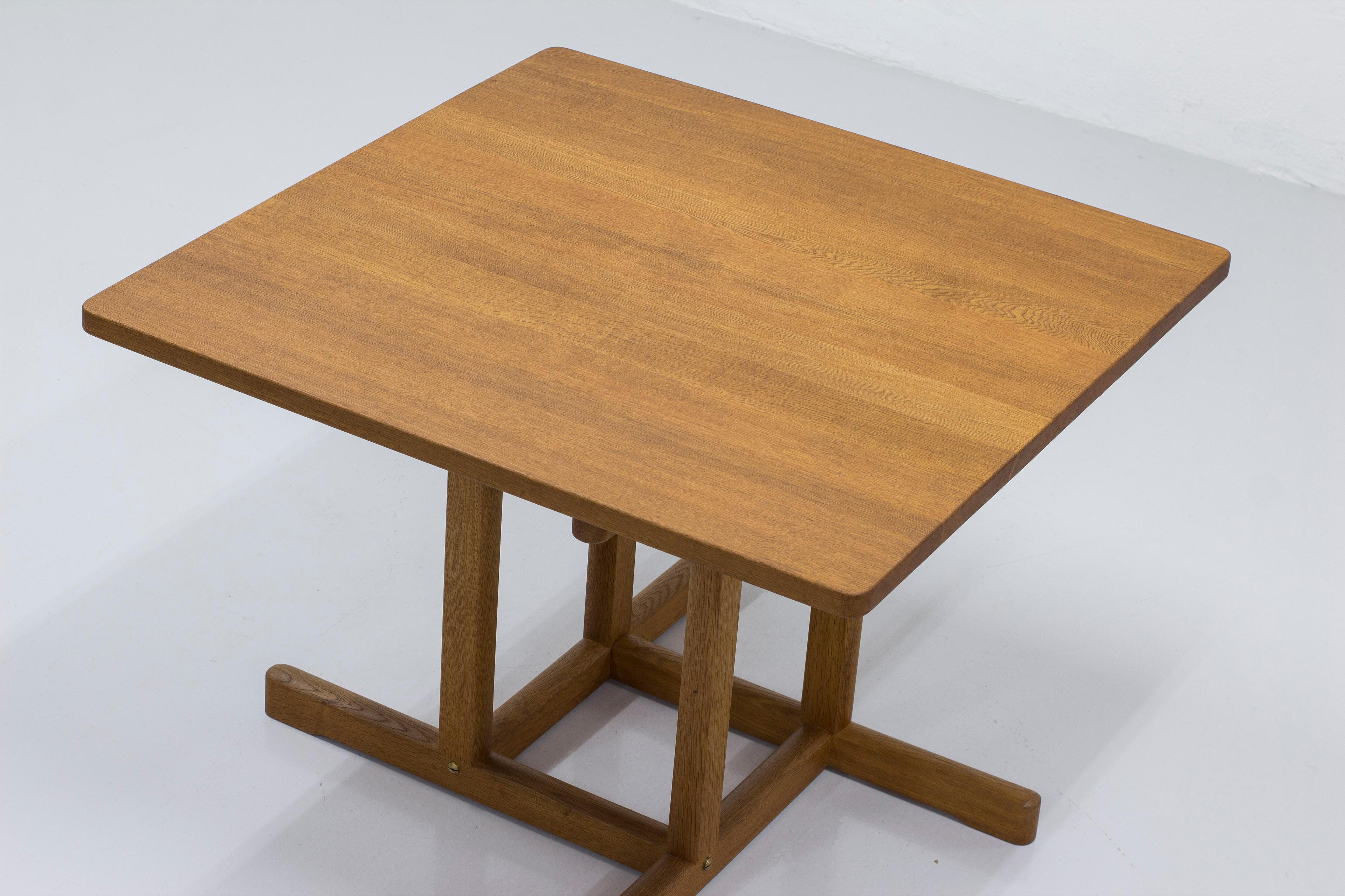 Danish Solid oak dining table model 6288 by Børge Mogensen, Fredericia, Denmark 1960s For Sale