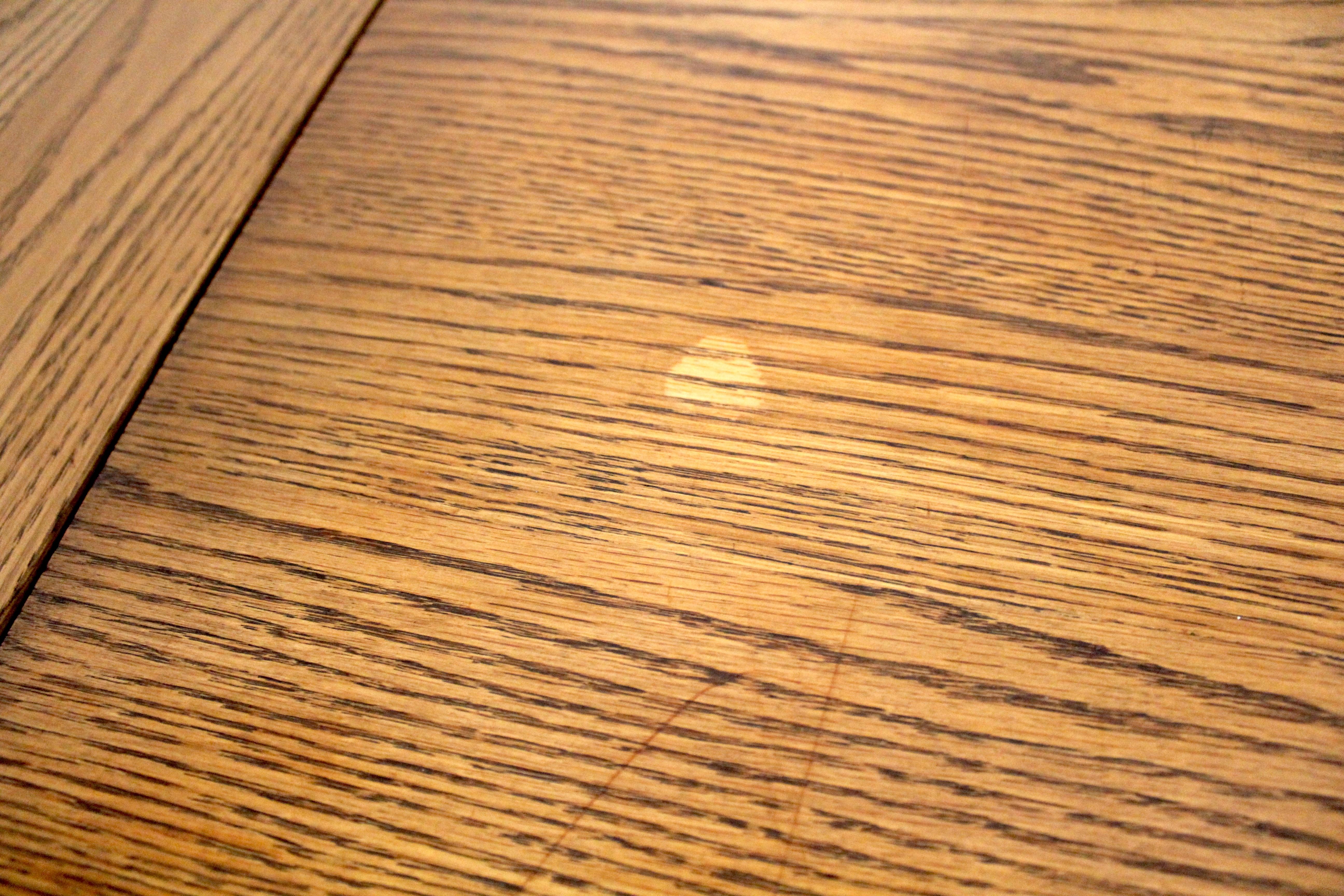 Americano Tavolo da pranzo in Oak massiccio con intarsio a farfalla di Conant Ball in vendita