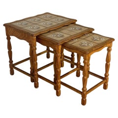 Solid Oak Floral Ceramic Tile-Top Nesting Tables Set of 3 Spindle Legs Vintage