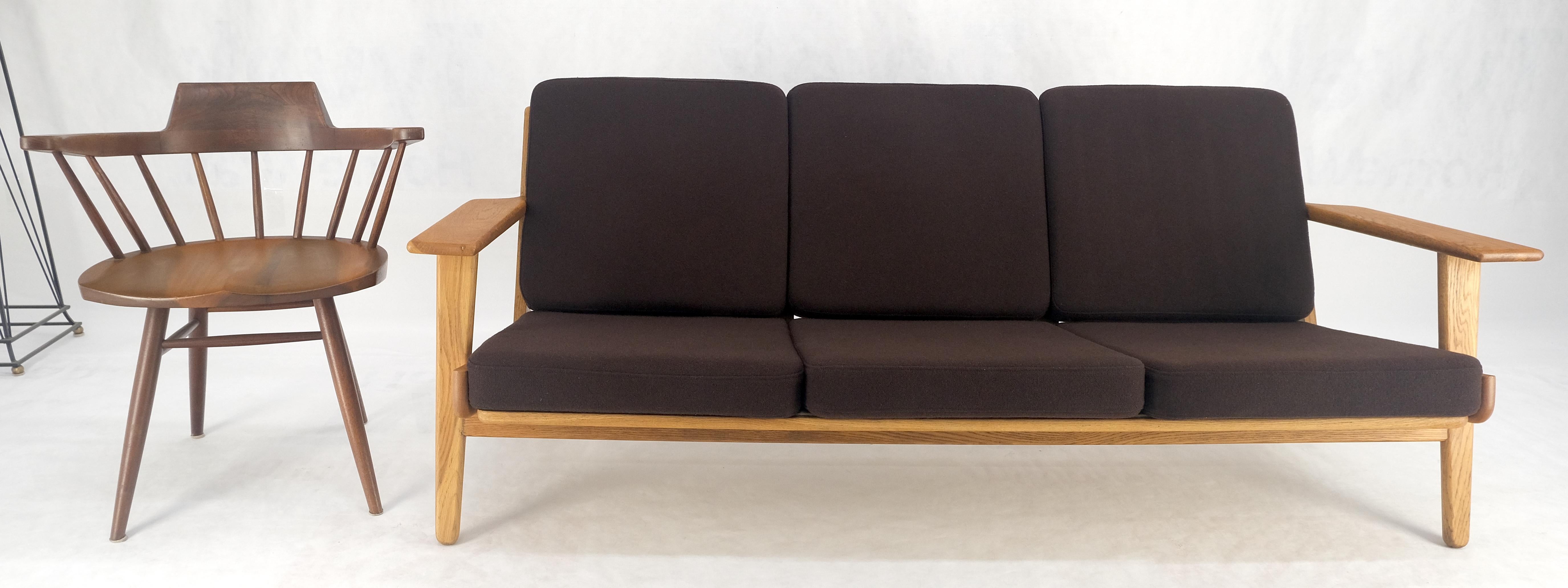 Massiv Eiche Rahmen Braun Polsterung MCM Style 3 Sitz Sofa Clean! im Angebot 9