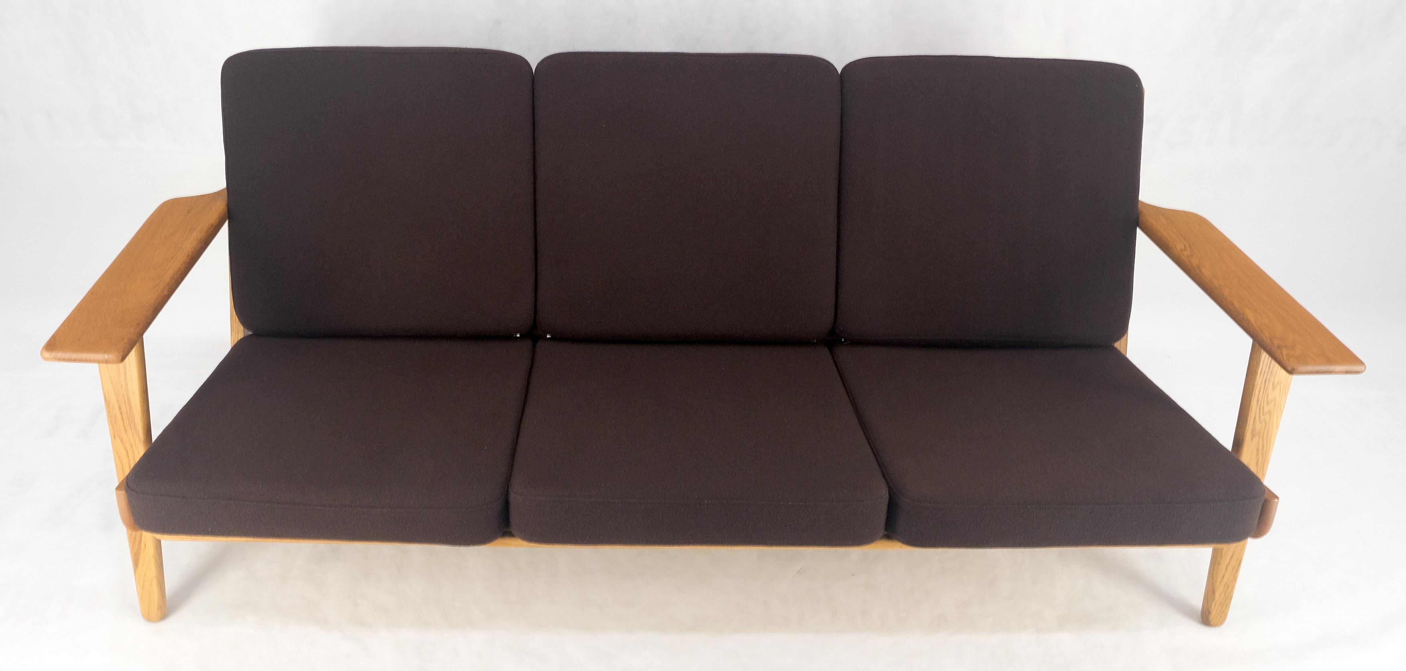 Massiv Eiche Rahmen Braun Polsterung MCM Style 3 Sitz Sofa Clean! (Unbekannt) im Angebot