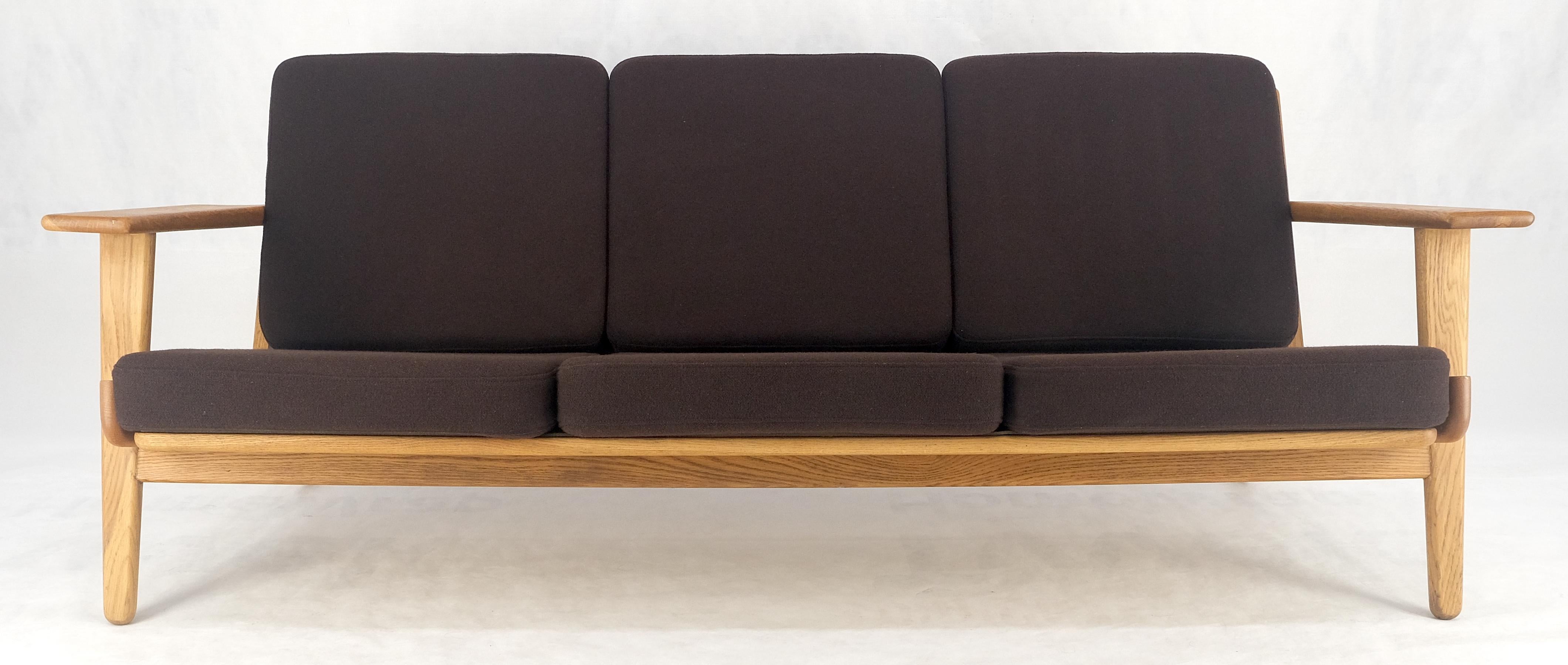 Massiv Eiche Rahmen Braun Polsterung MCM Style 3 Sitz Sofa Clean! (20. Jahrhundert) im Angebot