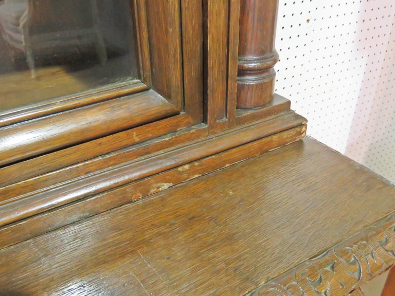 Solid Oak French Carved Two Piece China Cabinet Bookcase circa 1870s For Sale 4