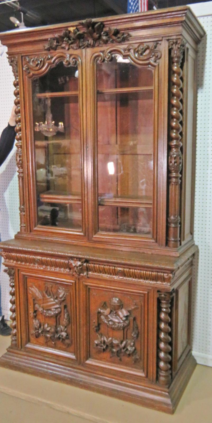 Solid Oak French Carved Two Piece China Cabinet Bookcase circa 1870s For Sale 4