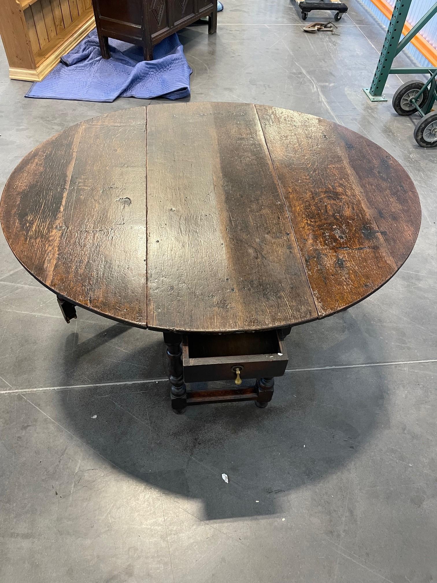 Solid Oak Gate-Leg Table Circa 1690 For Sale 7
