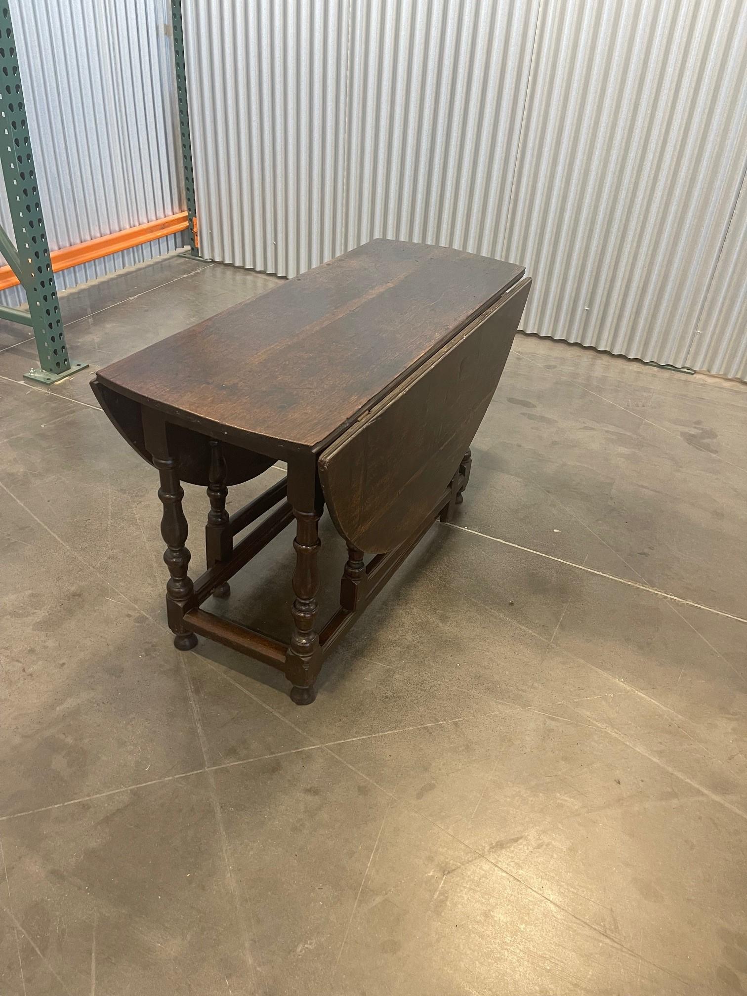 Solid Oak Gate-Leg Table Circa 1690 For Sale 8