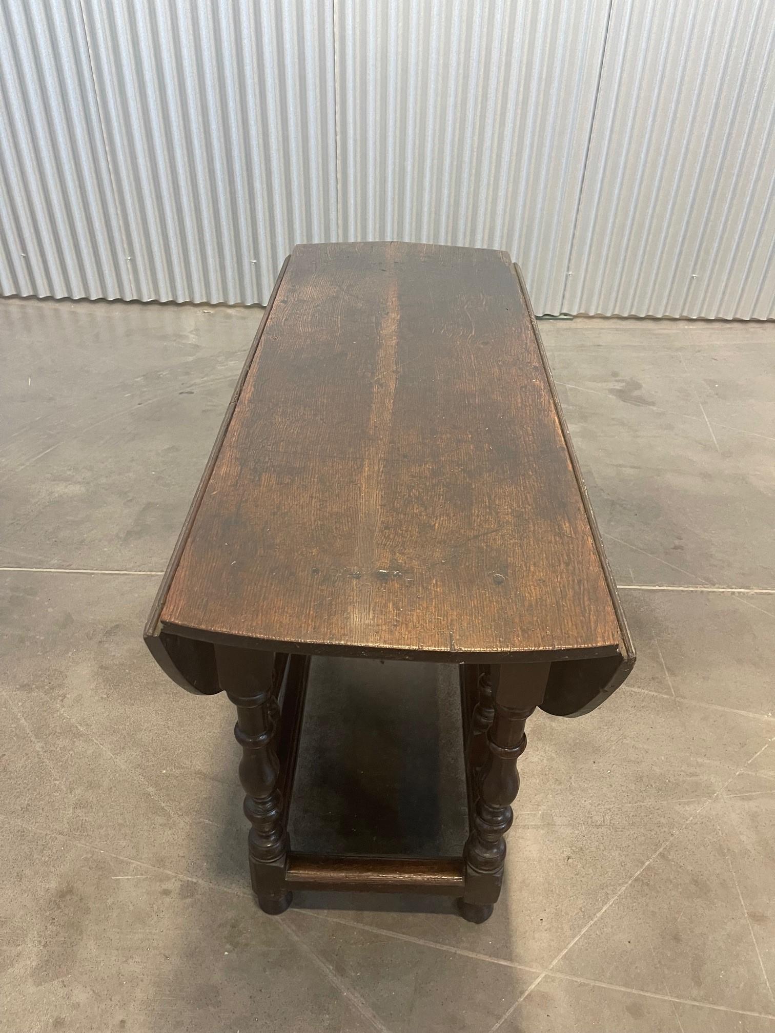 Solid Oak Gate-Leg Table Circa 1690 For Sale 10