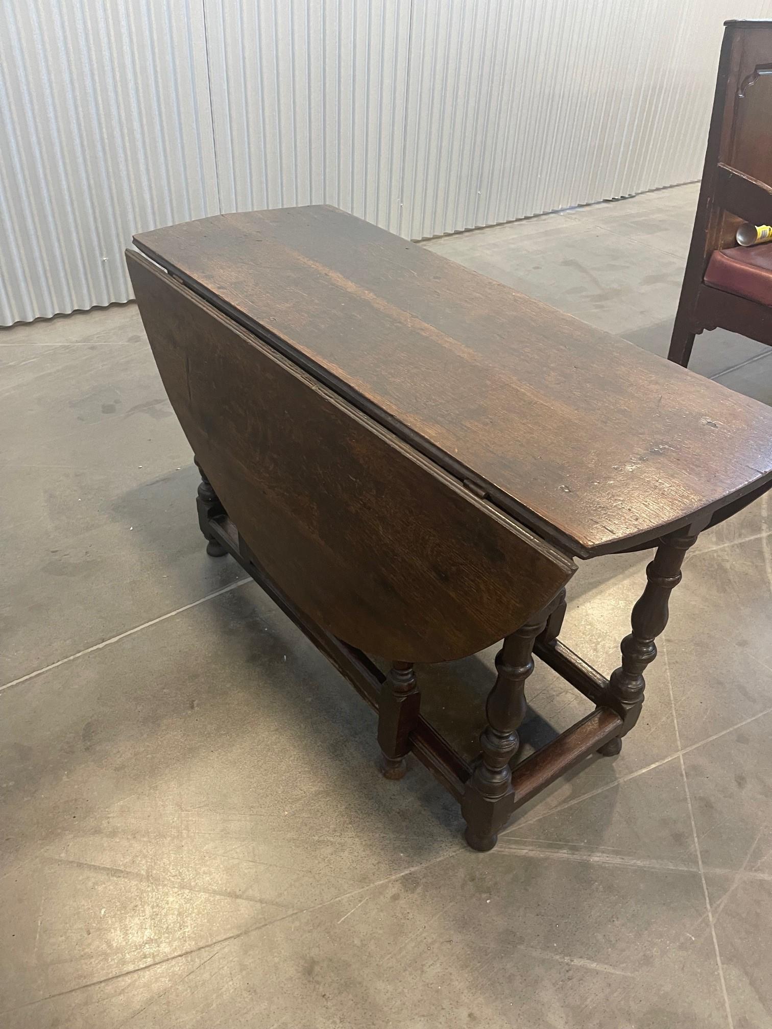 Solid Oak Gate-Leg Table Circa 1690 For Sale 11