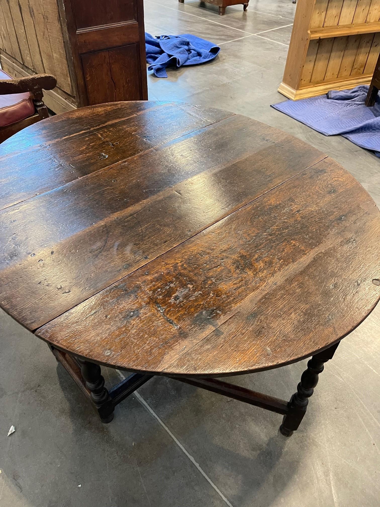 Solid Oak Gate-Leg Table Circa 1690 In Distressed Condition For Sale In Flower Mound, TX