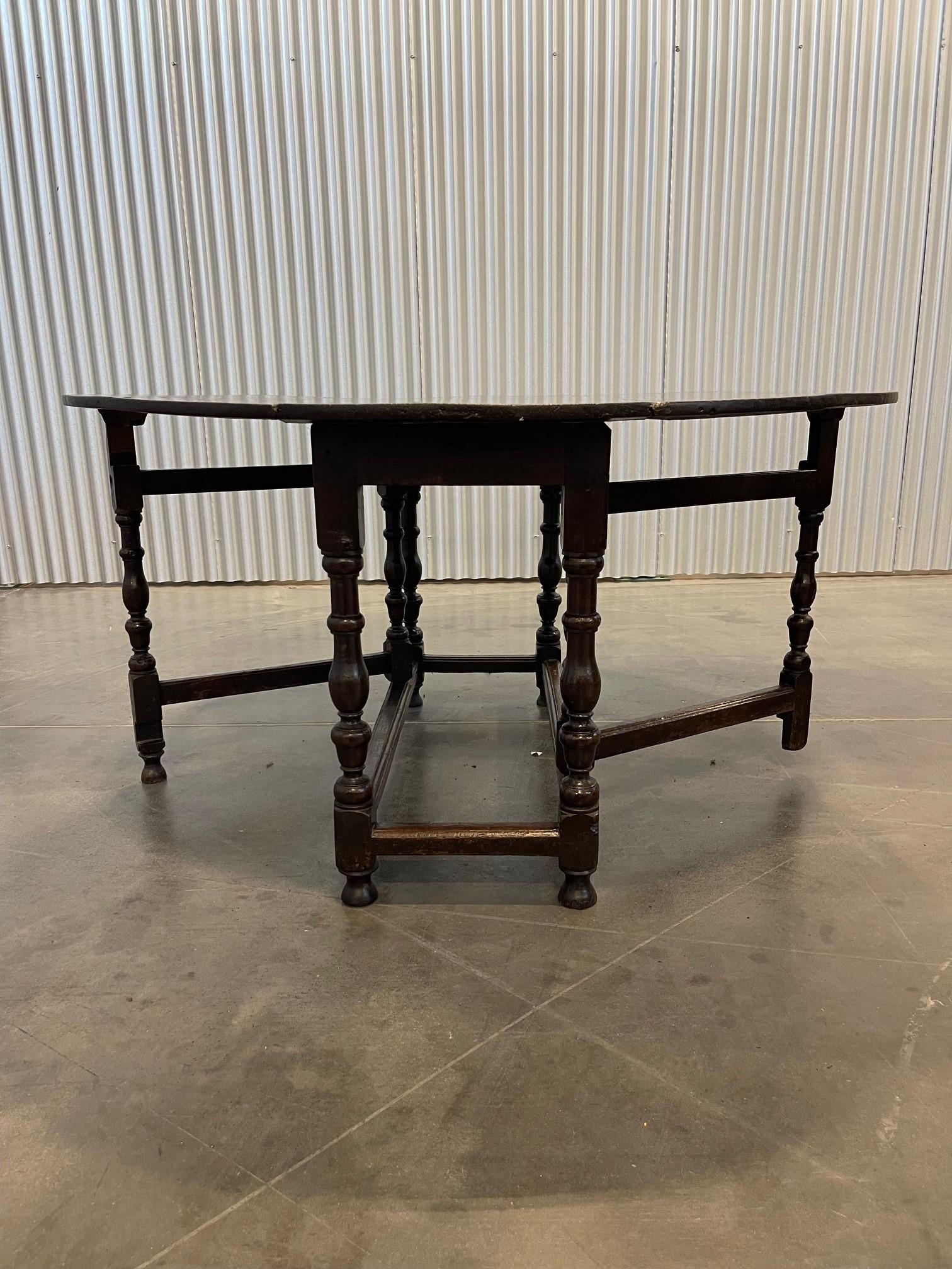Solid Oak Gate-Leg Table Circa 1690 For Sale 1