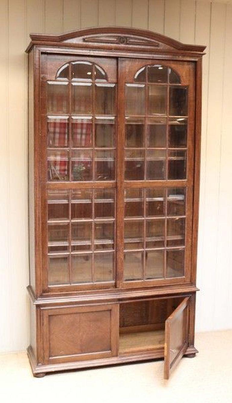 Solid Oak Glazed Bookcase In Good Condition For Sale In Beaconsfield, GB