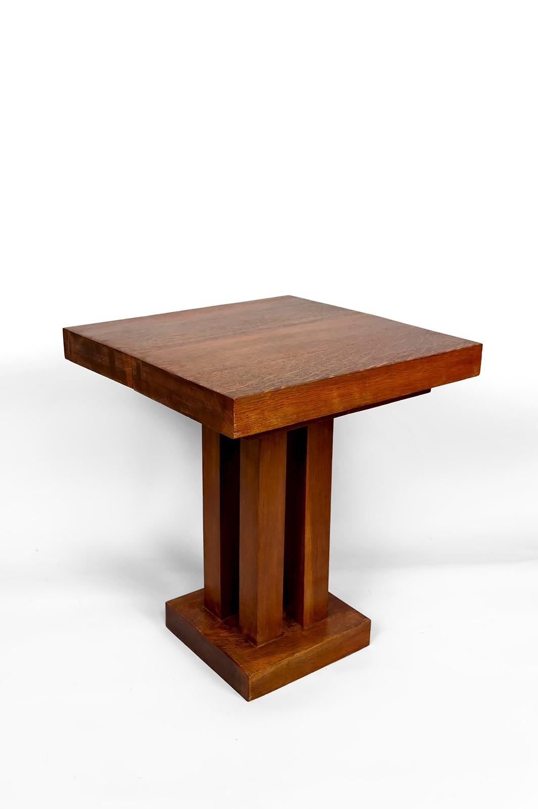 Guéridon in quercia massiccia, Art Déco modernista, Francia, CIRCA 1930

Caratteristiche:
Stile: Art Deco Modernista
Materiale: Oak massiccio
Origine: Francia, circa 1930
Funzione: Guéridon, tavolino, tavolino terminale
Condizioni: Buone