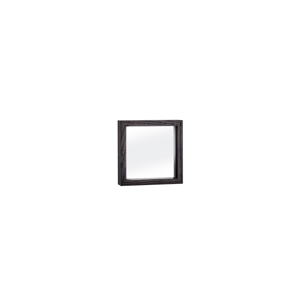 Questo specchio da trucco in rovere massiccio è realizzato interamente in legno di rovere naturale al 100% e meticolosamente a mano, combinando qualità artigianale ed eleganza senza tempo. Grazie alle venature uniche e alle variazioni di colore