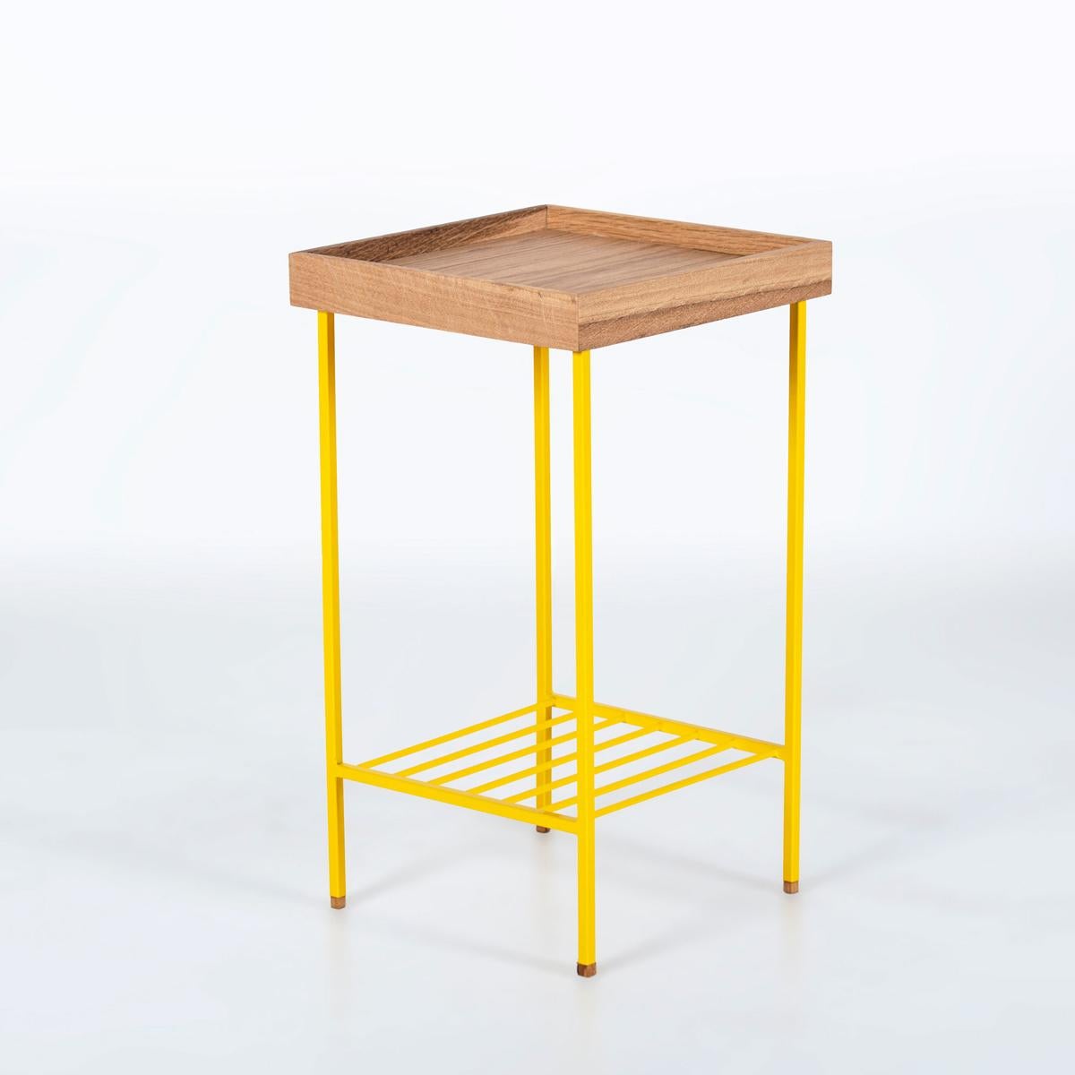 Moderne Table d'appoint / Plant Stand en Oak massif - Série EDGE, avec pieds en métal coloré en vente