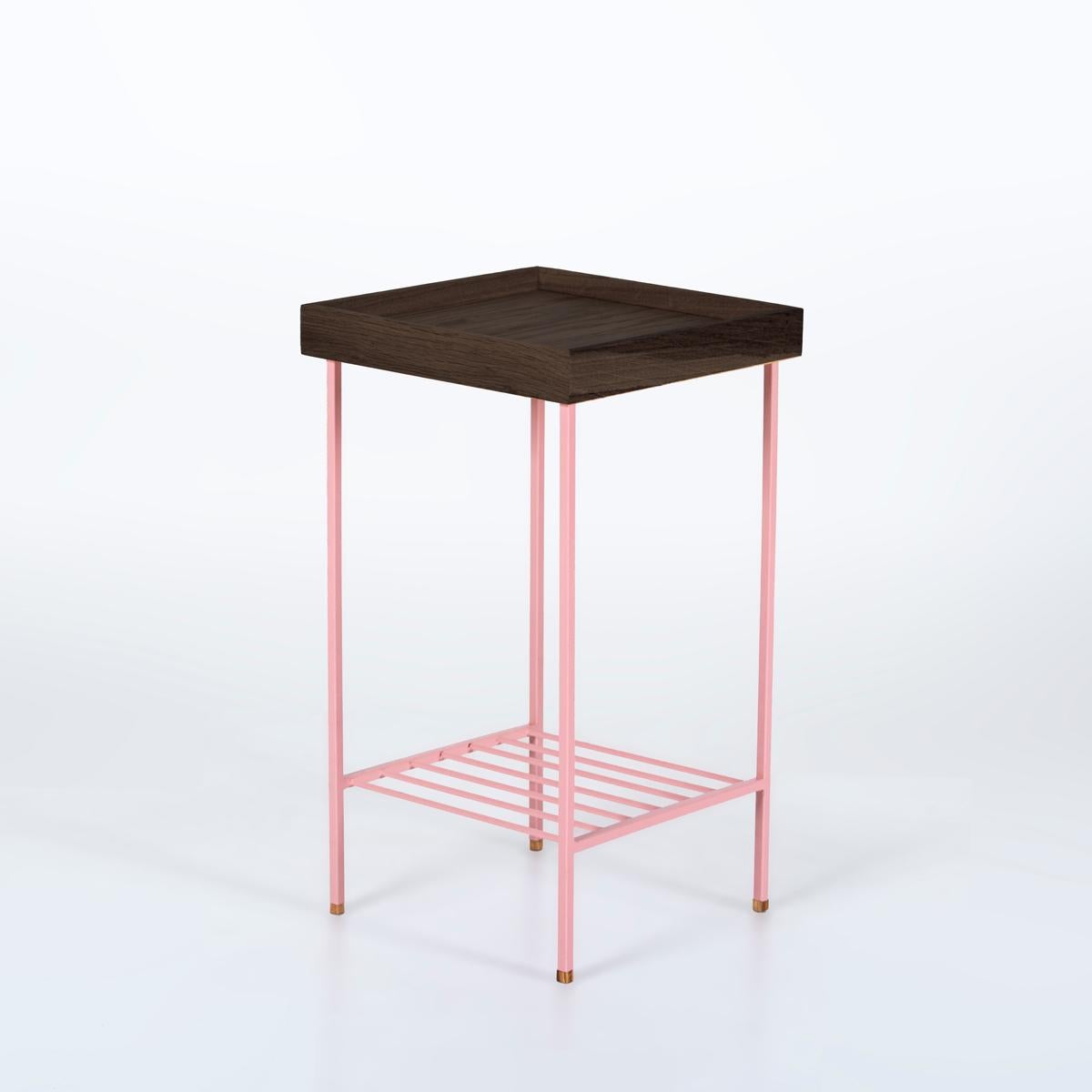 Table d'appoint / Plant Stand en Oak massif - Série EDGE, avec pieds en métal coloré Neuf - En vente à İzmir, İzmir